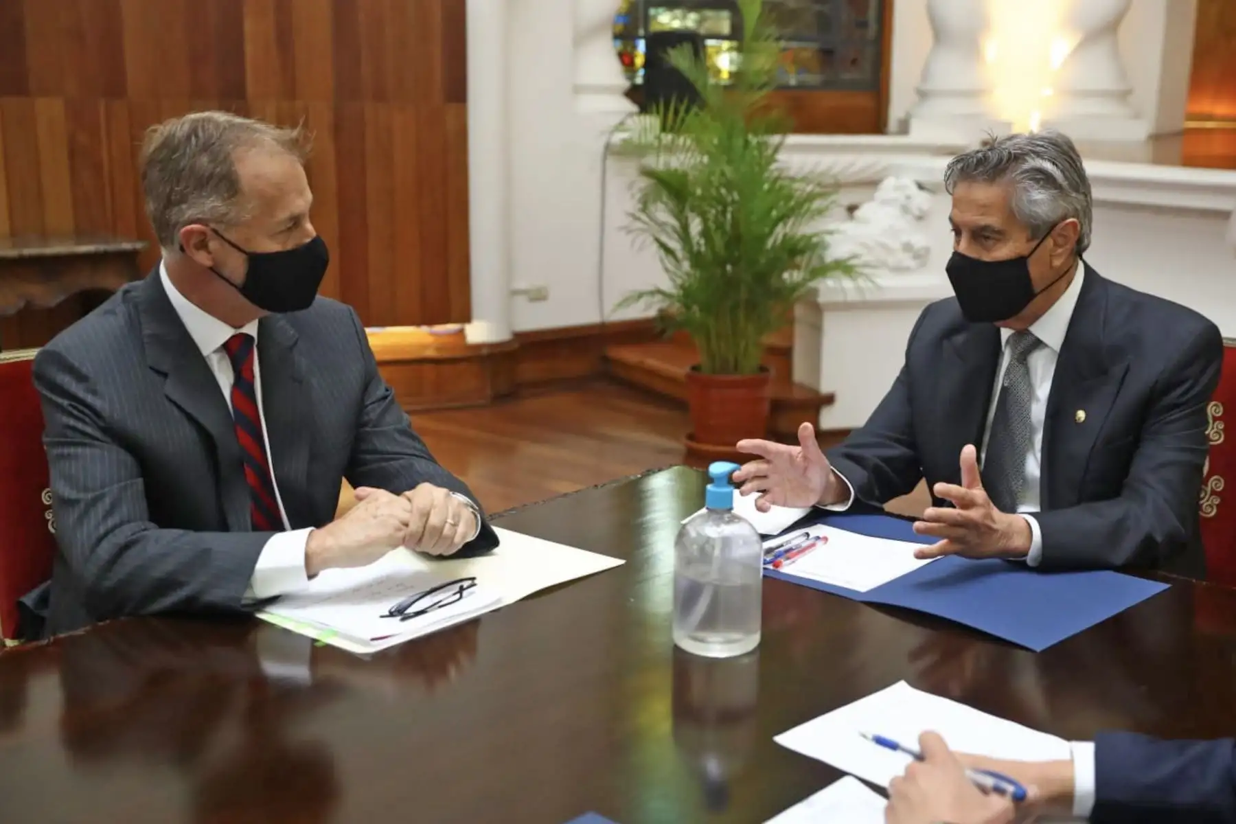 El Presidente de la República, Francisco Sagasti, se reúne con el alcalde de Lima, Jorge Muñoz. Foto: ANDINA/Prensa Presidencia