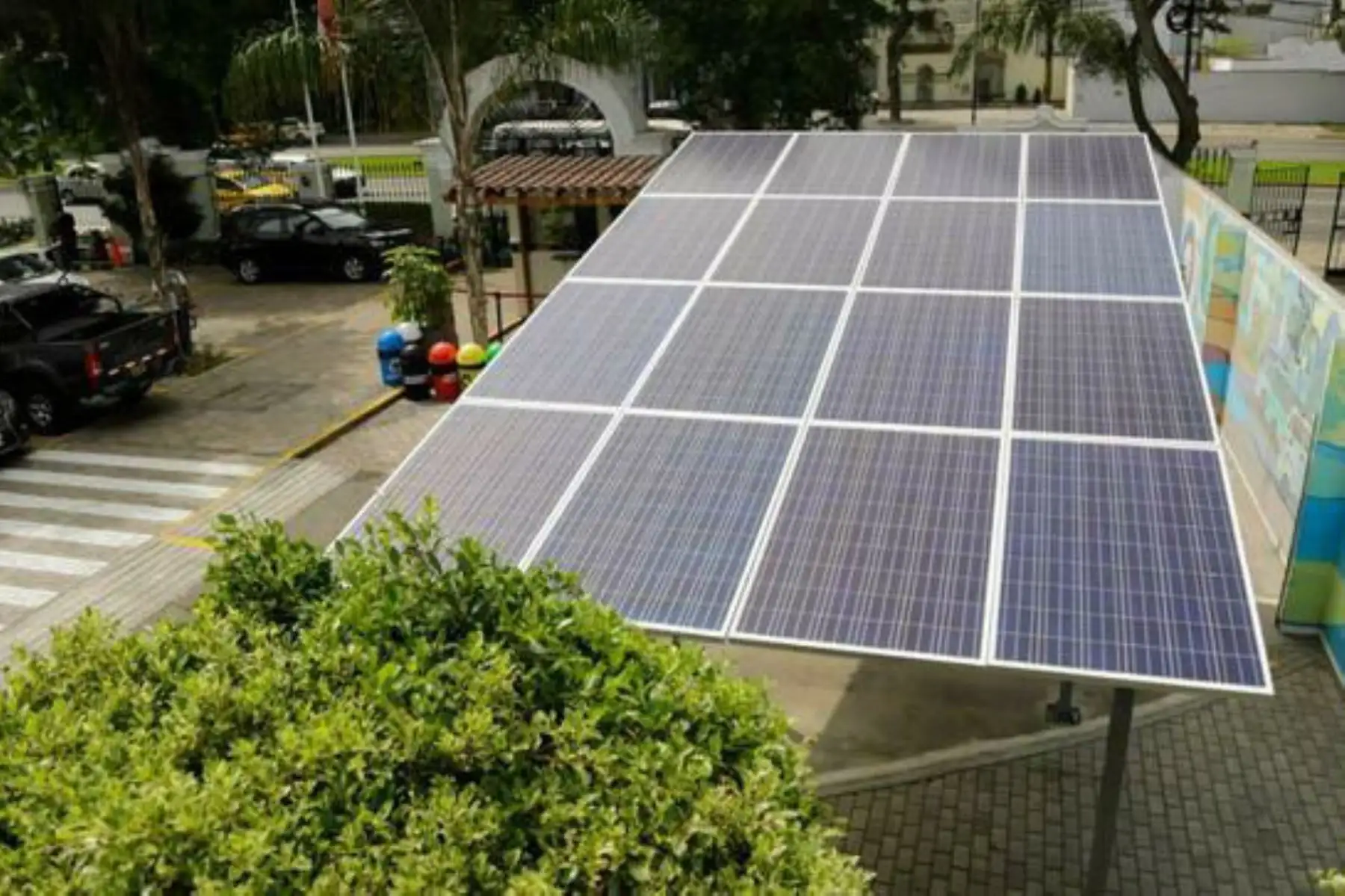 Ante el nuevo escenario económico mundial a causa de la pandemia, la naturaleza ha resurgido en todo el mundo como un actor importante en la generación de condiciones de desarrollo y bienestar para las personas, afirmó el ministro del Ambiente, Gabriel Quijandría. ANDINA/Minam
