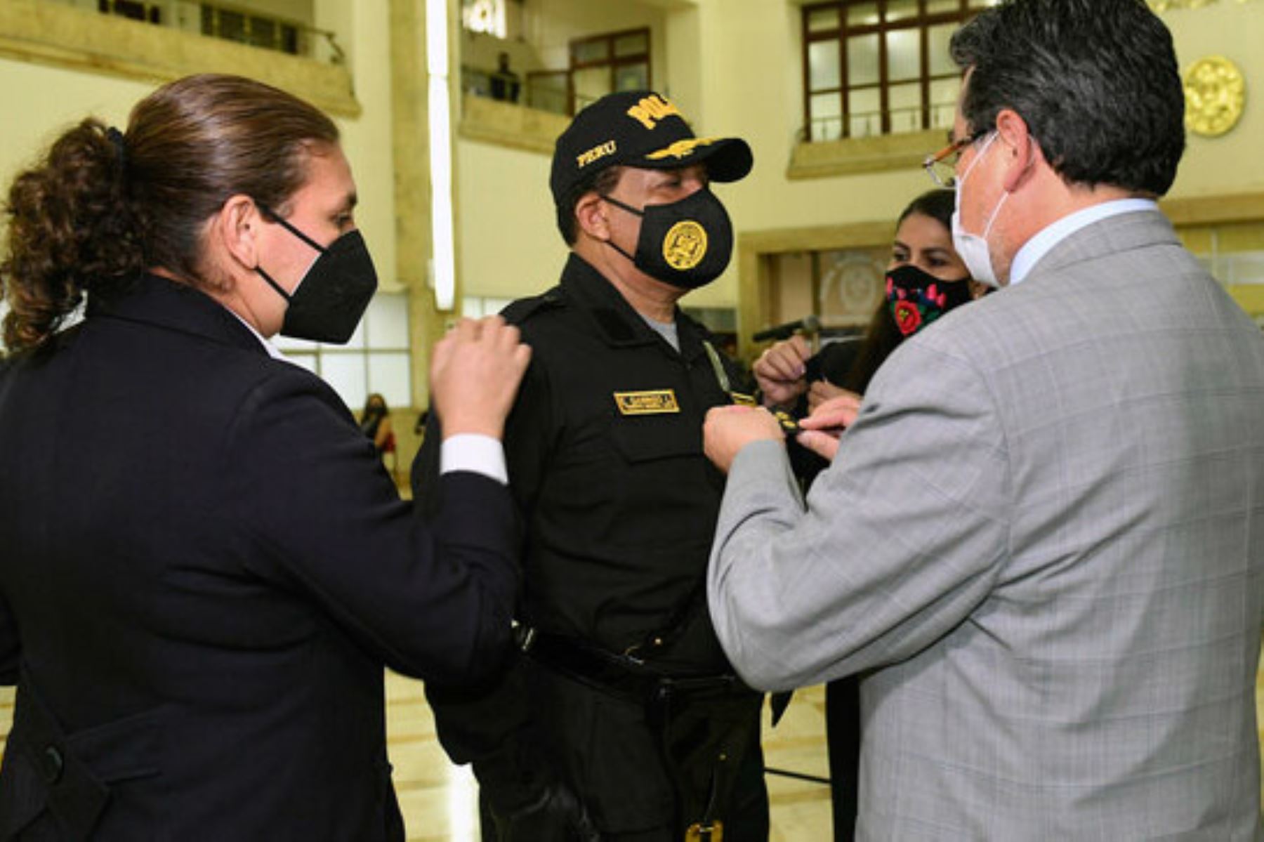 En un emotivo discurso, el nuevo comandante general de la Policía Nacional del Perú, general César Cervantes, destacó que trabajará arduamente para la ciudadanía. Foto: ANDINA/Mininter
