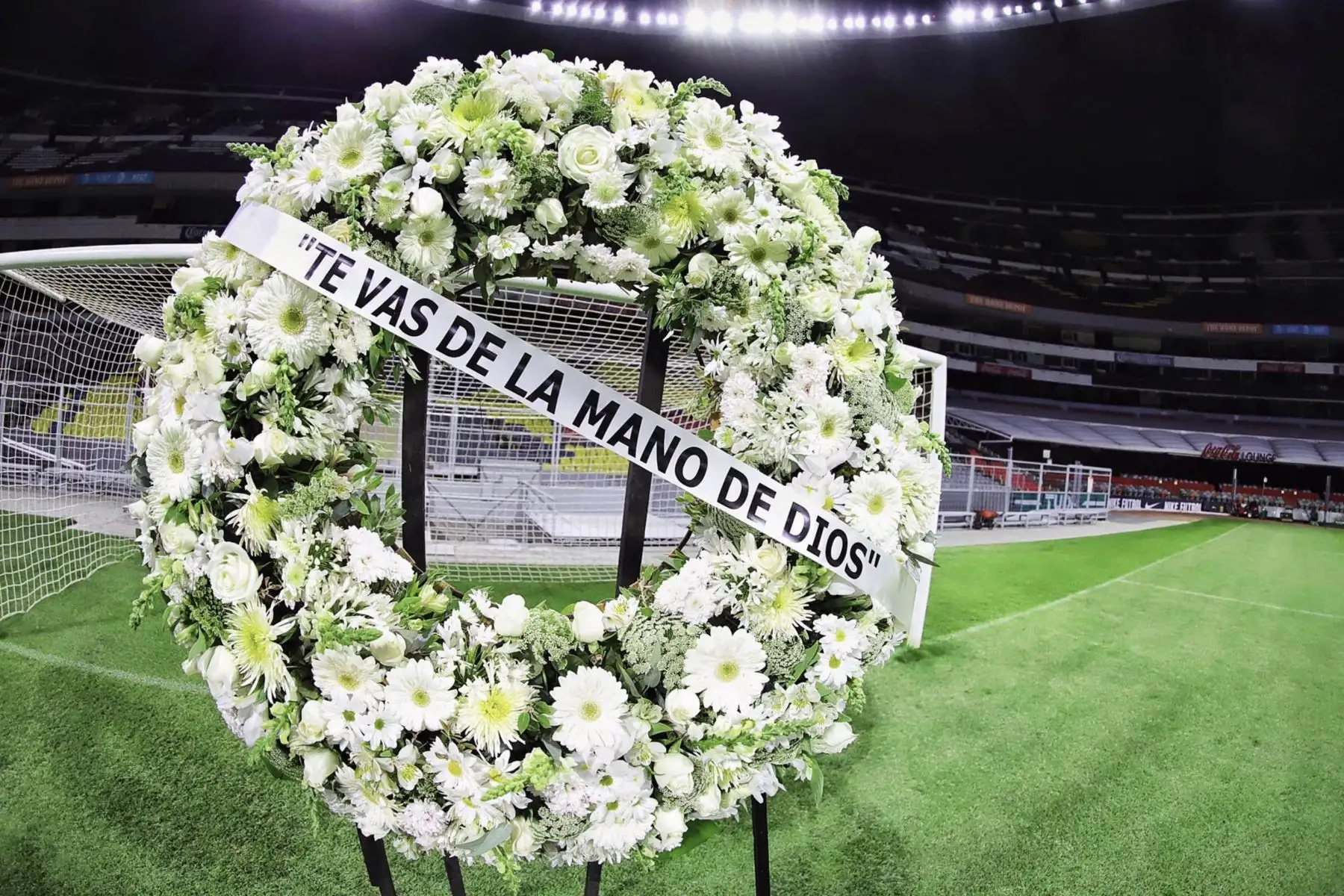 El Estadio Azteca también se unió a los homenajes a Diego Armando Maradona. Foto: Twitter/ Estadio Azteca