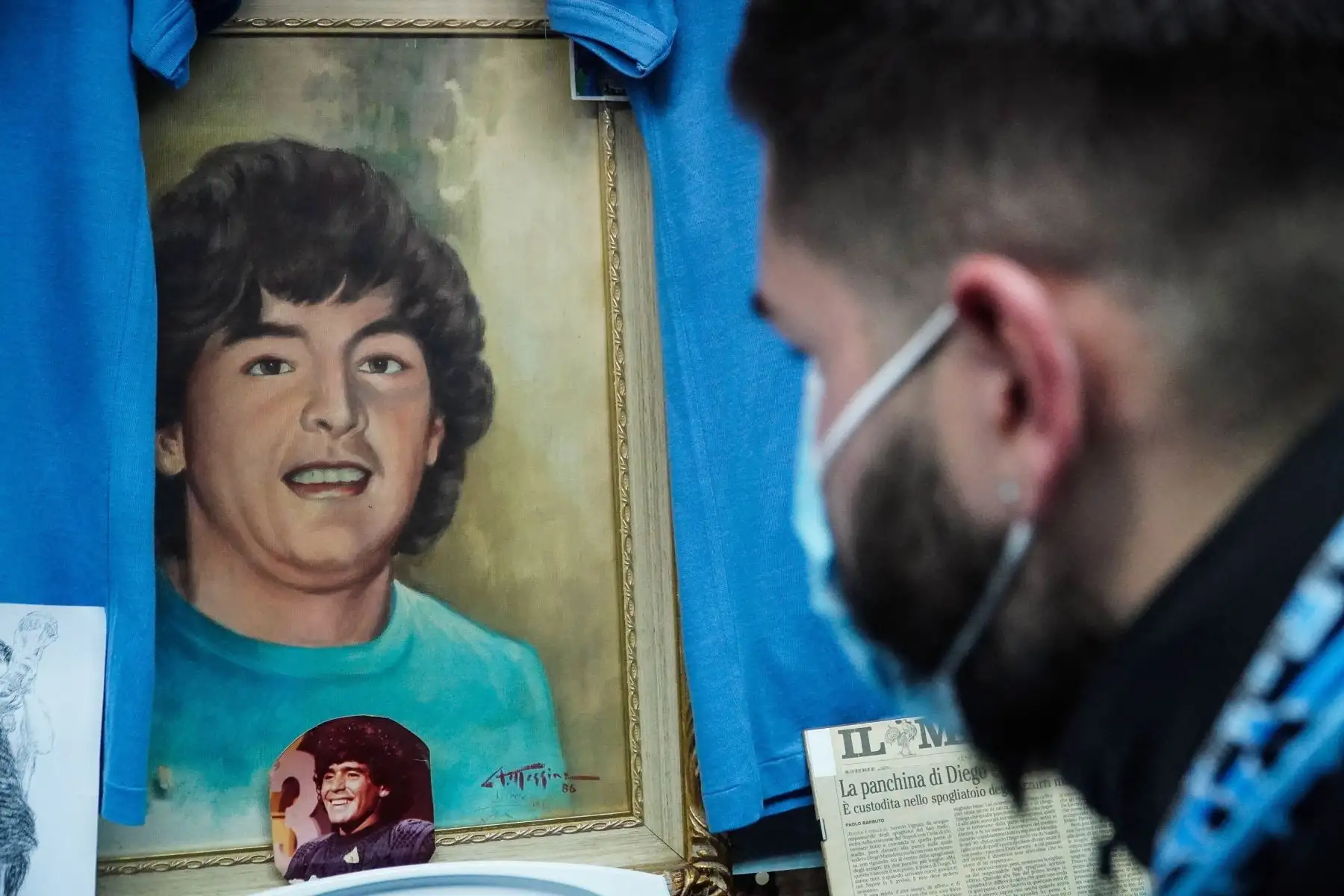 Parte del museo Maradona de la familia Vignati, una de las colecciones más completas de recuerdos deportivos pertenecientes a Diego Armando Maradona en el mundo, cerca de Nápoles, Italia.
Foto: EFE