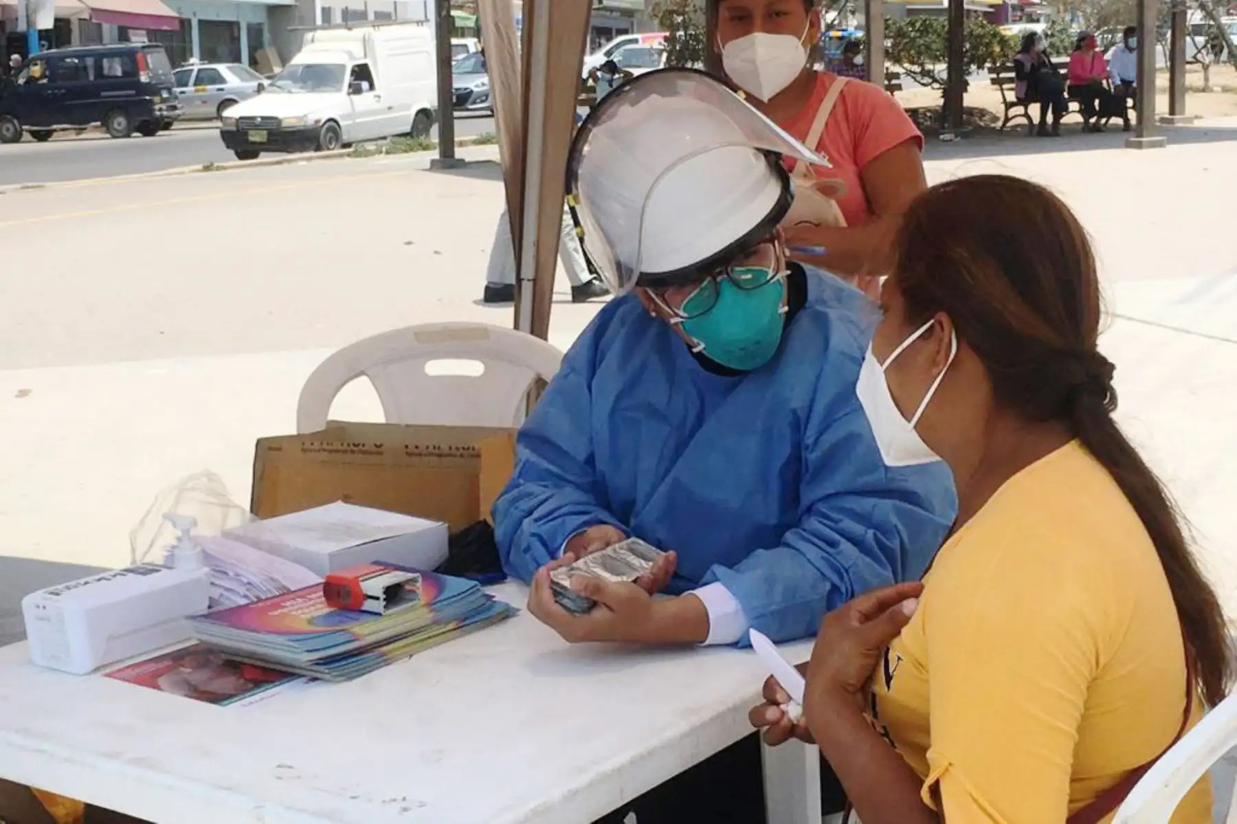 Más de 100 personas fueron tamizadas para descartar que sean portadores del virus del VIH. La intervención se llevó a cabo en la Explanada de la municipalidad de Villa El Salvador.
Foto: @DIRISLimaSur