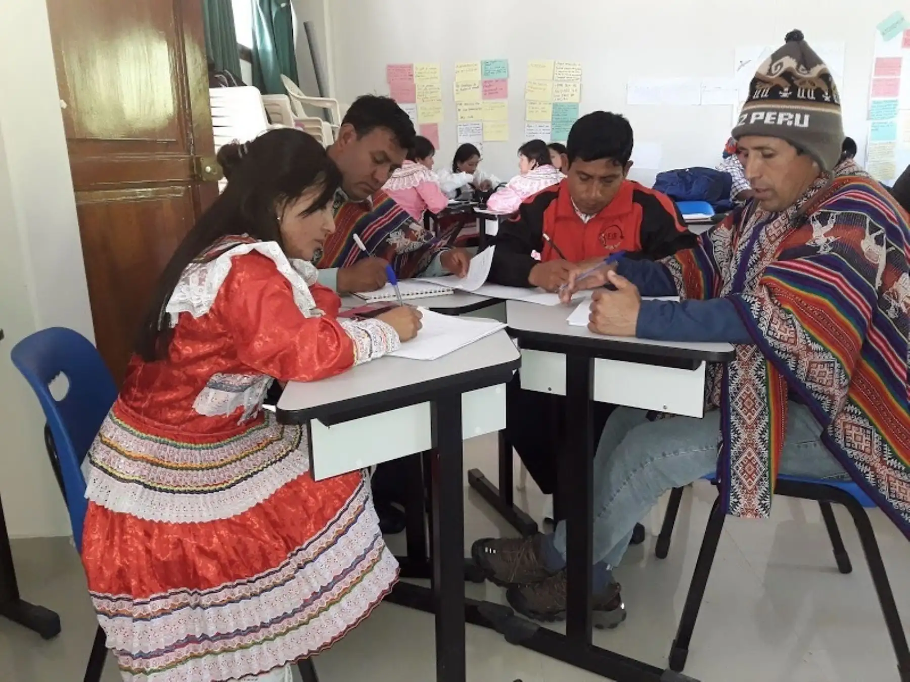 El Ministerio de Educación presentó el manual de escritura y el vocabulario pedagógico del quechua central que se habla en seis regiones del país. ANDINA/Difusión