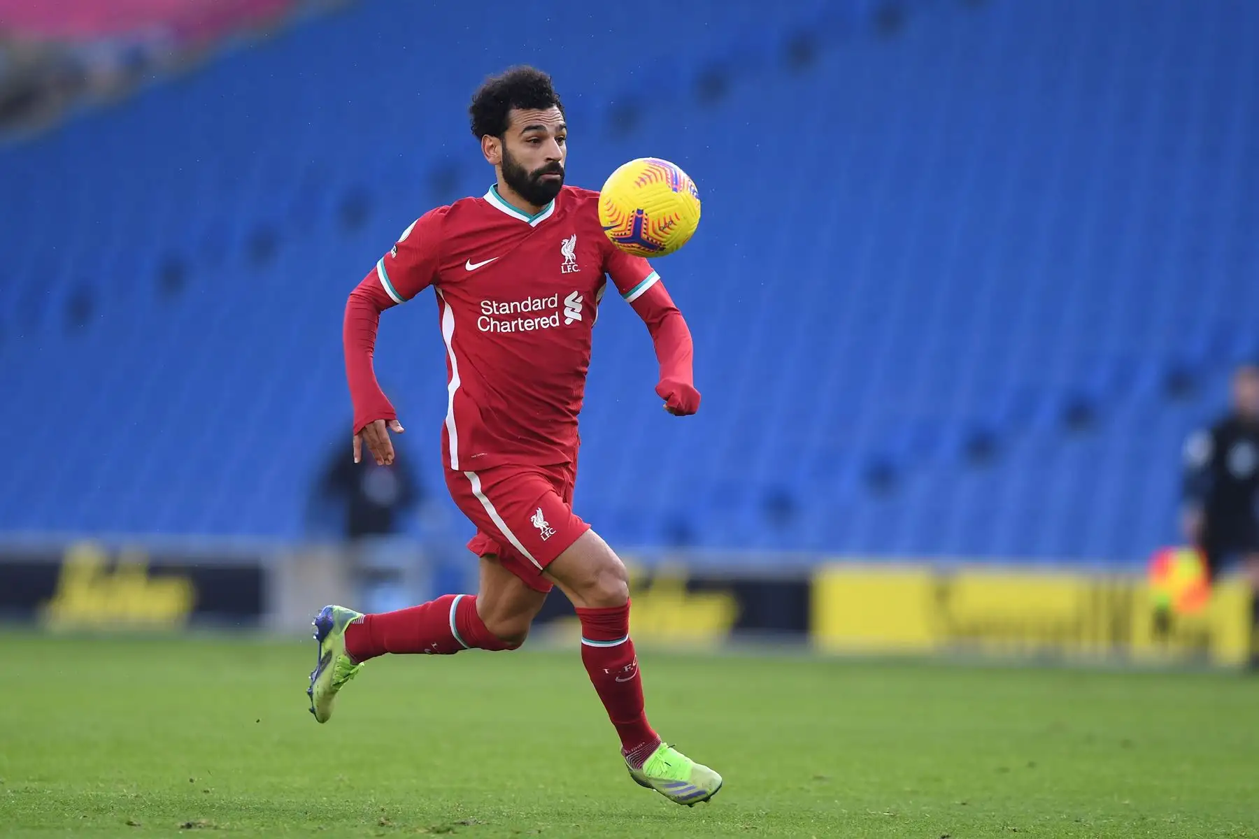 Mohamed Salah del Liverpool FC en acción durante el partido de fútbol de la Premier League inglesa, en Brighton, Gran Bretaña. Foto: EFE
