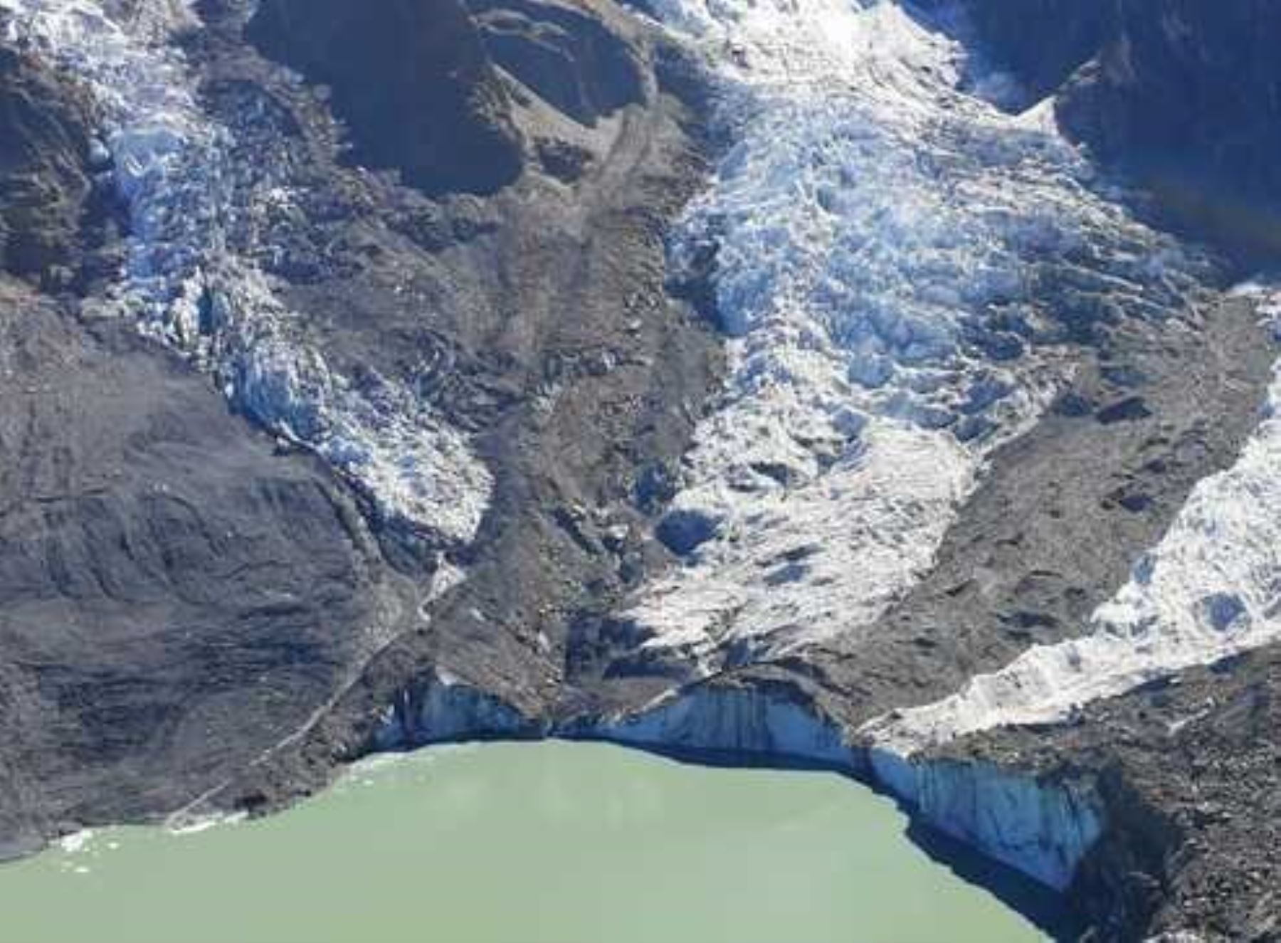 Científicos de Inaigem evalúan posibles riesgos de lagunas de origen glaciar en el Perú. ANDINA/Difusión