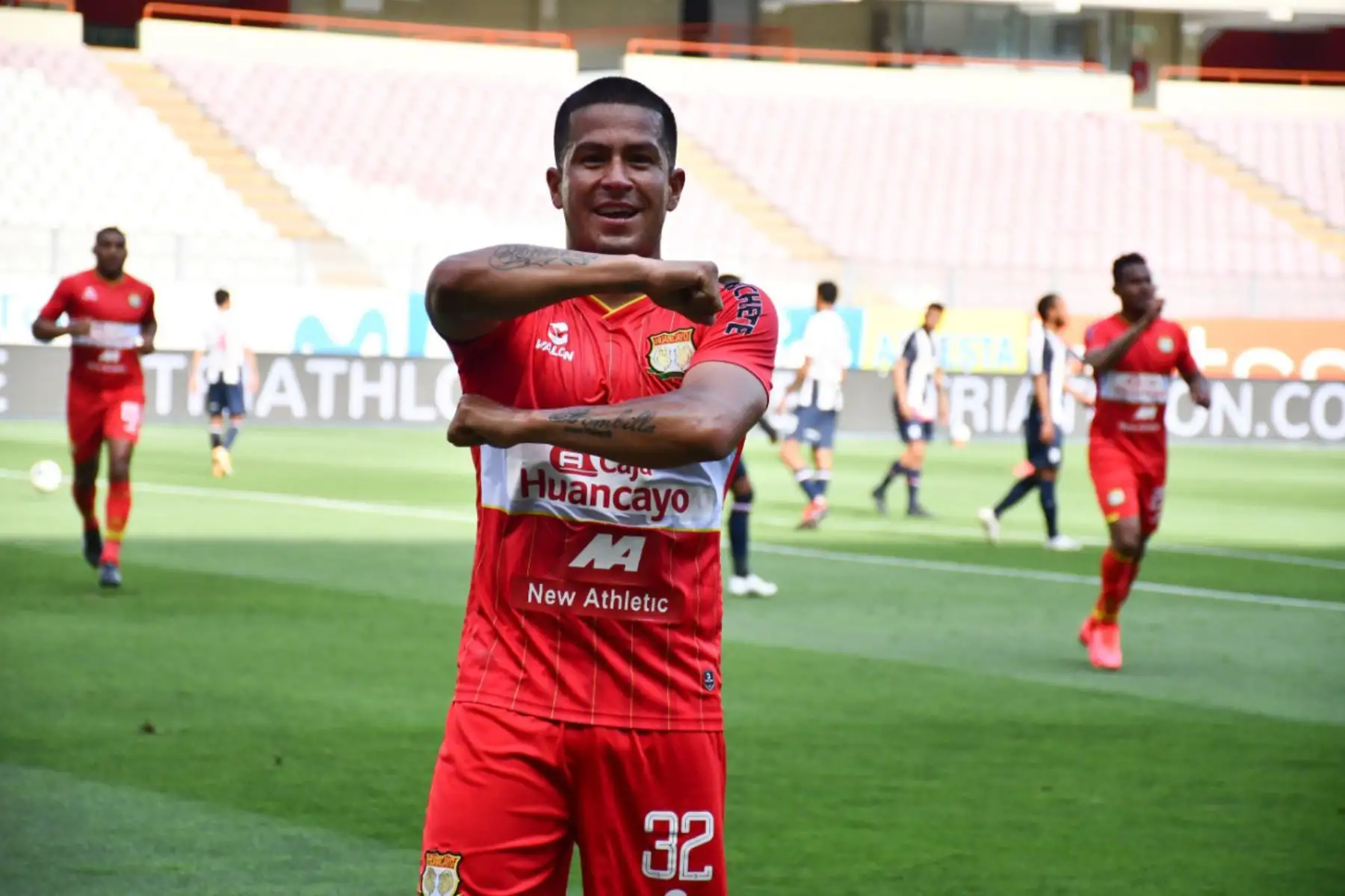 El futbolista M . Valverde de Sport Huancayo   celebra su gol ante Alianza Lima,  durante el partido de la fase 2 por la fecha 9 de la Liga 1 , en el Estadio Nacional.  
Foto: @LigaFutProfdel