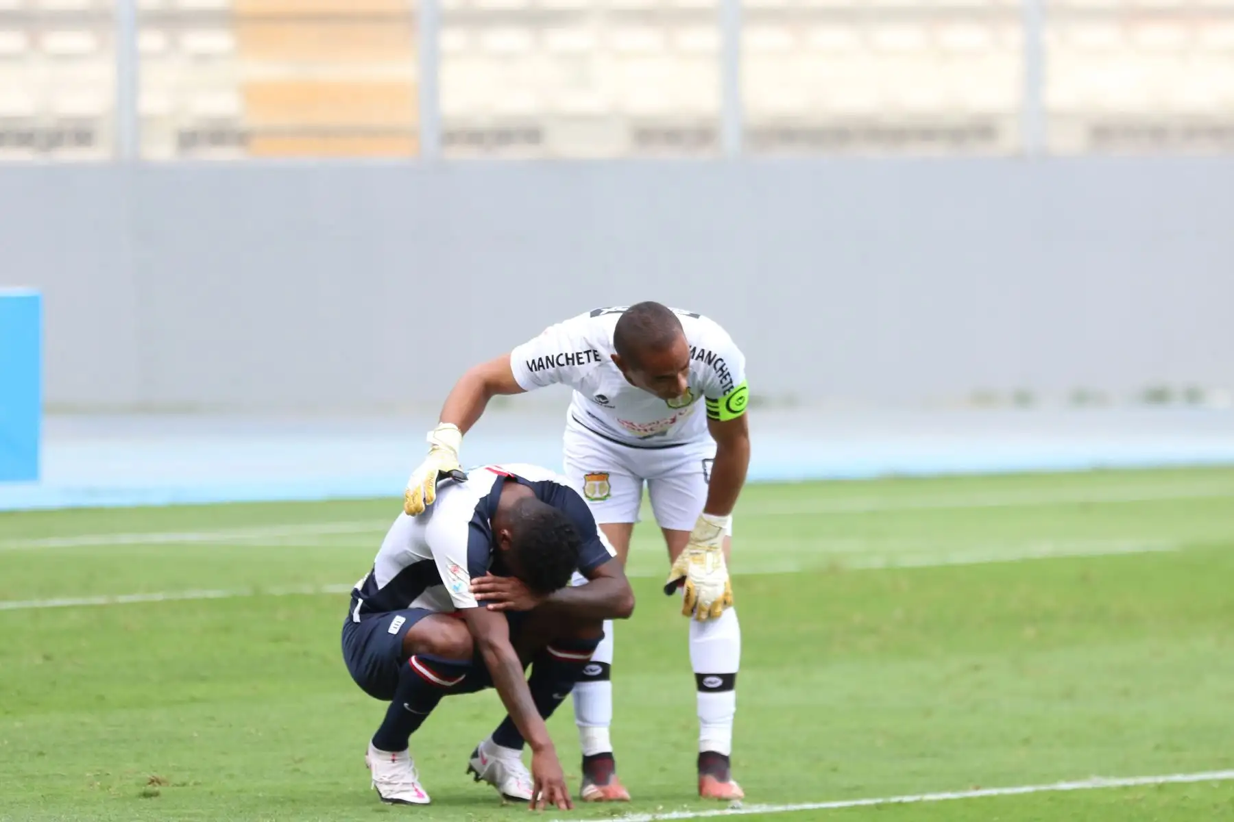 Alianza Lima cayó por dos goles a cero frente a Sport Huancayo en el Estadio Nacional y perdió la categoría al quedar en el puesto 18 del torneo.
Foto: @LigaFutProf