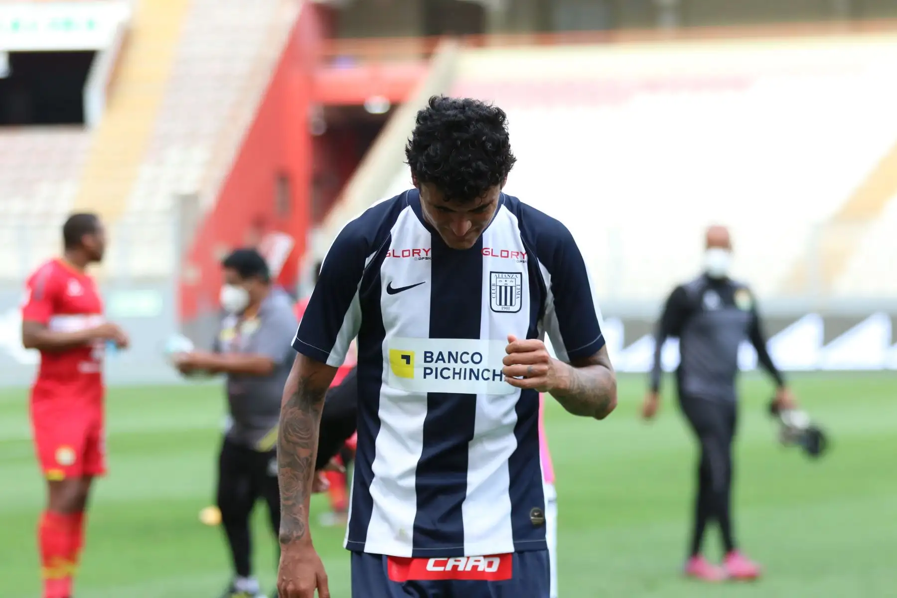 Alianza Lima cayó por dos goles a cero frente a Sport Huancayo en el Estadio Nacional y perdió la categoría al quedar en el puesto 18 del torneo.
Foto: @LigaFutProf