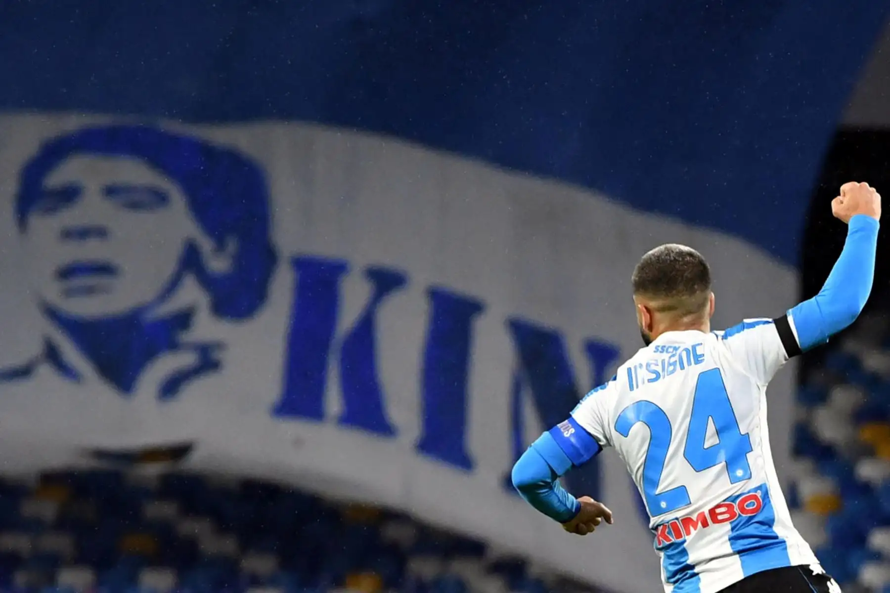 Lorenzo Insigne del Napoli marcar el gol durante el partido de fútbol de la Serie A italiana, Napoli vs  Roma en Nápoles, Italia.
EFE