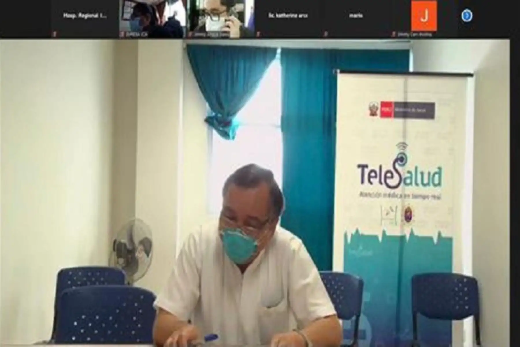 La teleinterconsulta es la atención médica a distancia que se realiza entre profesionales de la salud, haciendo uso de las Tecnologías de la información y Comunicación (TIC), para la evaluación y tratamiento de un paciente.