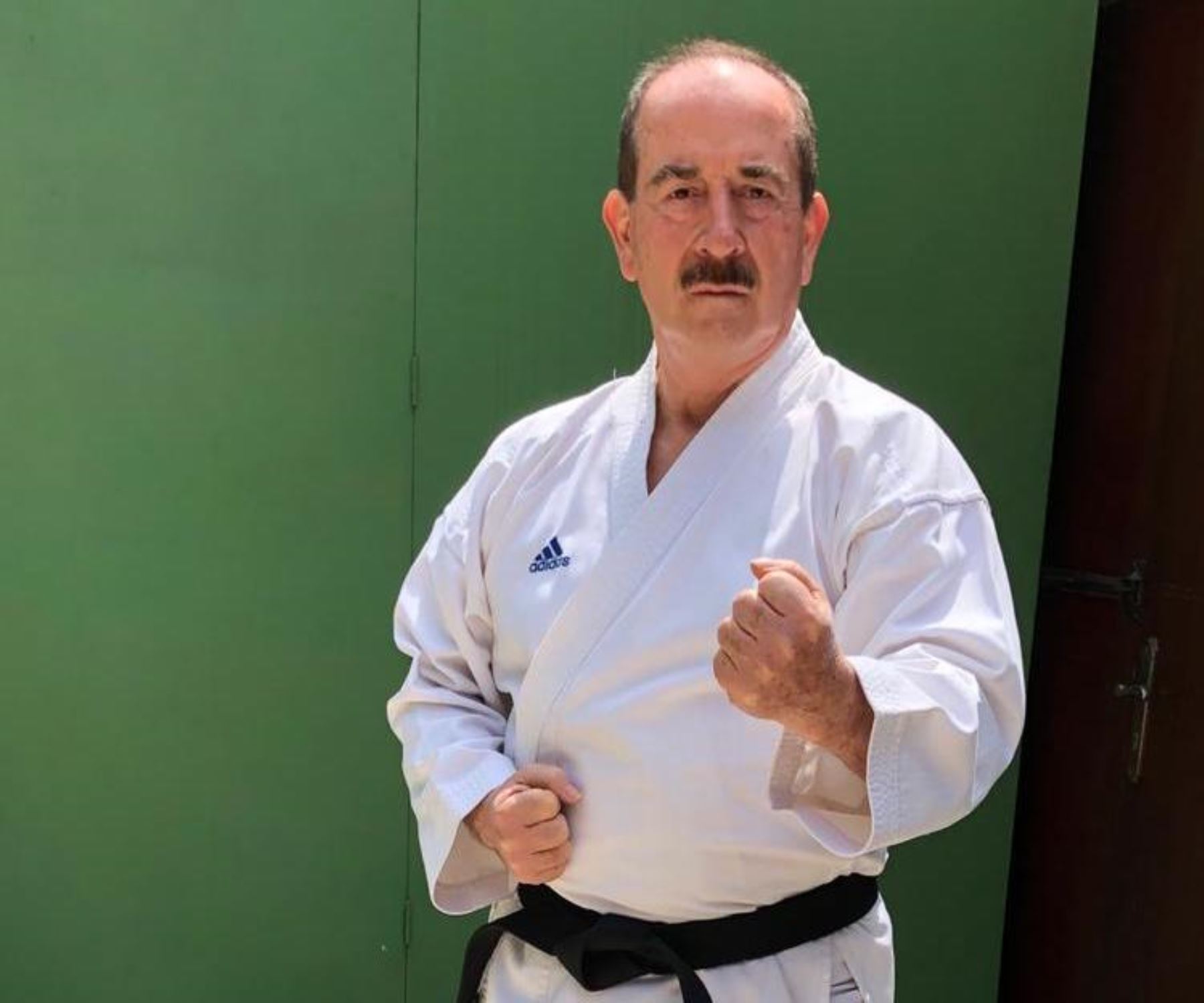 Eduardo Canales, el karateca de 71 años que busca formar gestores deportivos