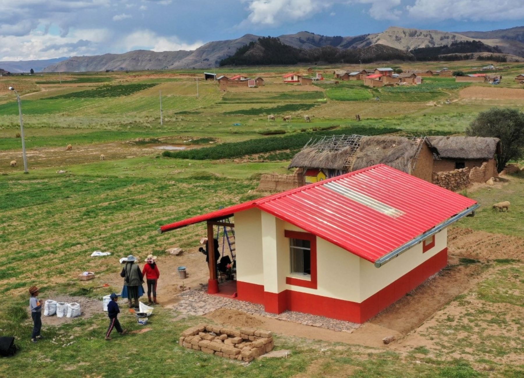 Más de 800 viviendas biclimáticas Sumaq Wasi se construirán en la región Huancavelica, anunció el Ministerio de Vivienda, Construcción y Saneamiento.