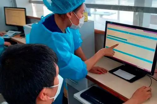 Gracias a las tecnologías digitales se ha dado la implementación de esta medida que simplifica el proceso con seguridad y eficiencia. Foto: ANDINA/Minsa
