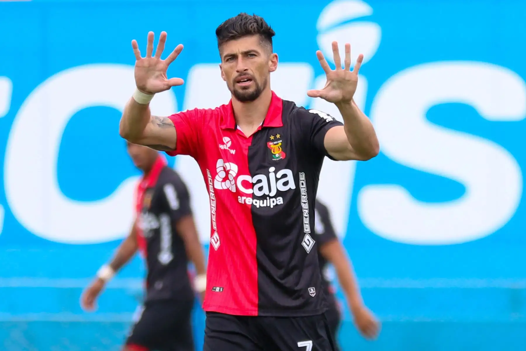 Emanuel Amoroso del Melgar tras anotar ante Deportivo Municipal por la última fecha de la fase 2 de la Liga 1, en el estadio Alberto Gallardo. Foto: Liga 1