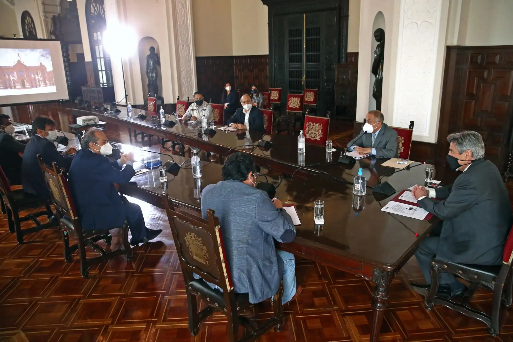 Presidente de la República Francisco Sagasti sostuvo una reunión con representantes de centrales sindicales en Palacio de Gobierno.

Foto: ANDINA/Presidencia