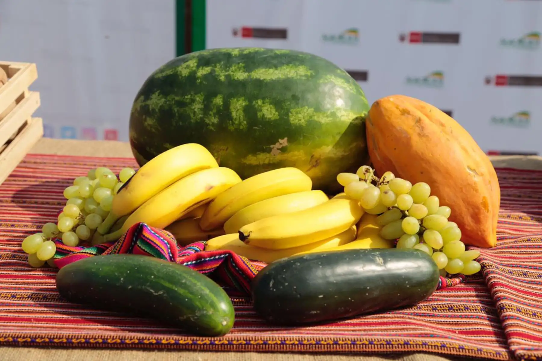 Esta edición contó con la presencia del Ministro de Desarrollo Agrario y Riego, Federico Tenorio y el director ejecutivo de Agro Rural, Angello Tangherlini, quienes supervisaron el desarrollo y ejecución de este mercado itinerante que se realizó en el Callao.
Foto: Midagri
