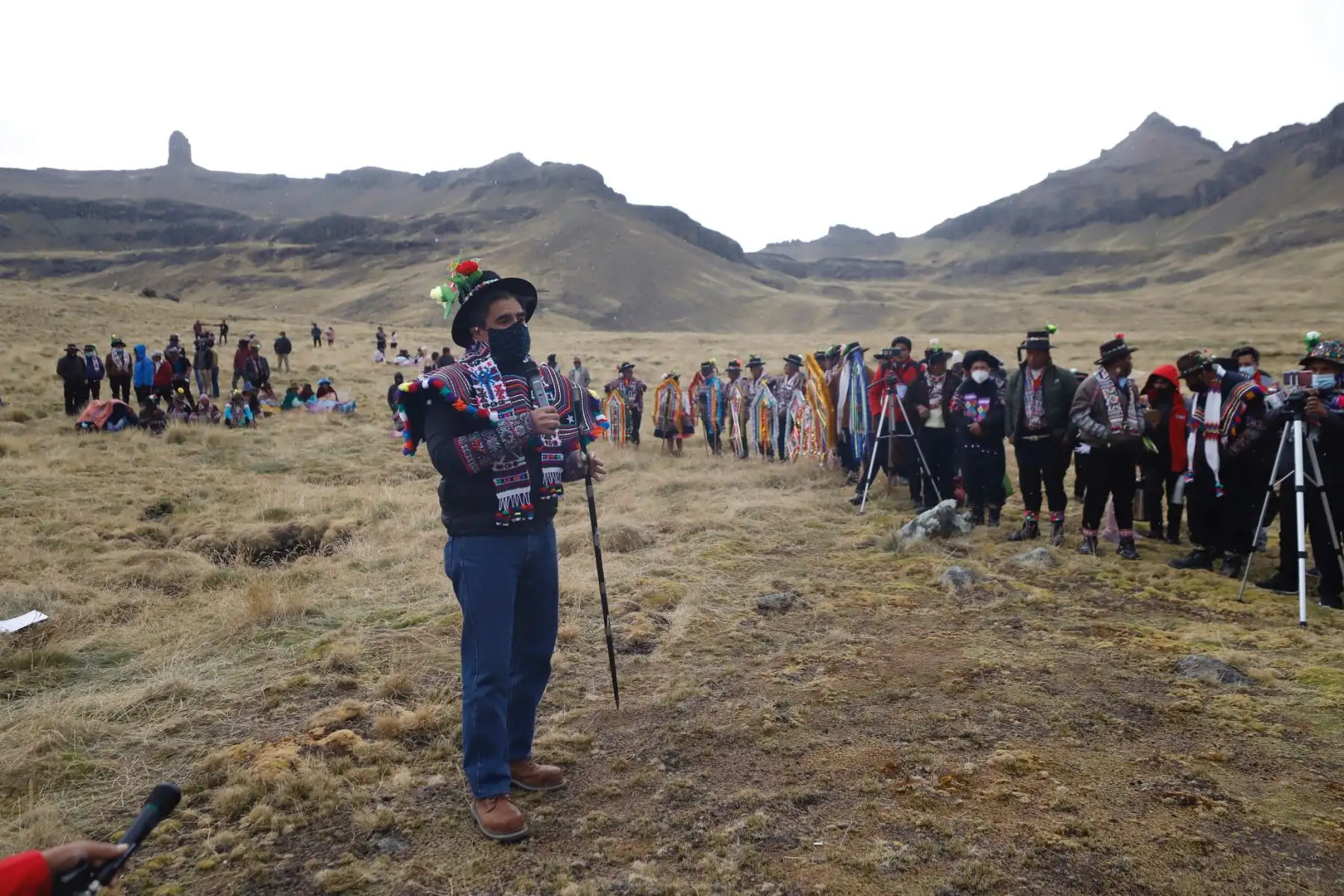 El Ministro de Cultura, Alejandro Neyra participó en ceremonia en la región Huáncavelica, donde  declaró Patrimonio Cultural de la Nación, en la categoría de Paisaje Cultural Asociativo, al Apu Tambraico, uno de los apus tutelares más relevantes de la región y del país.Foto: Mincul