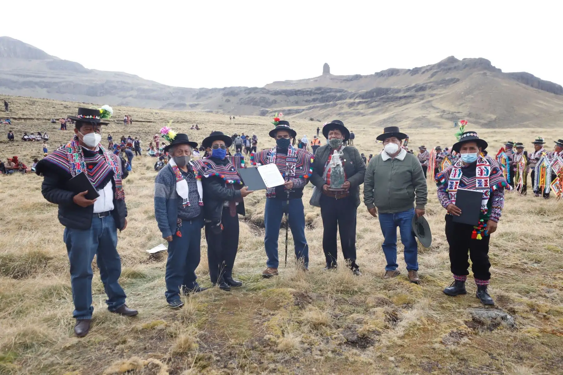 El Ministro de Cultura, Alejandro Neyra participó en ceremonia en la región Huáncavelica, donde  declaró Patrimonio Cultural de la Nación, en la categoría de Paisaje Cultural Asociativo, al Apu Tambraico, uno de los apus tutelares más relevantes de la región y del país.Foto: Mincul