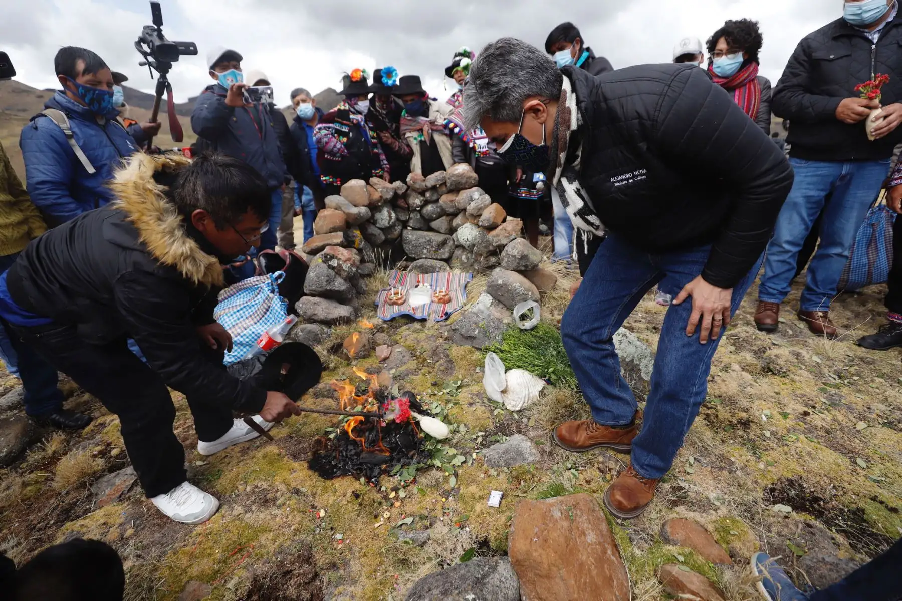 El Ministro de Cultura, Alejandro Neyra participó en ceremonia en la región Huáncavelica, donde  declaró Patrimonio Cultural de la Nación, en la categoría de Paisaje Cultural Asociativo, al Apu Tambraico, uno de los apus tutelares más relevantes de la región y del país.Foto: Mincul