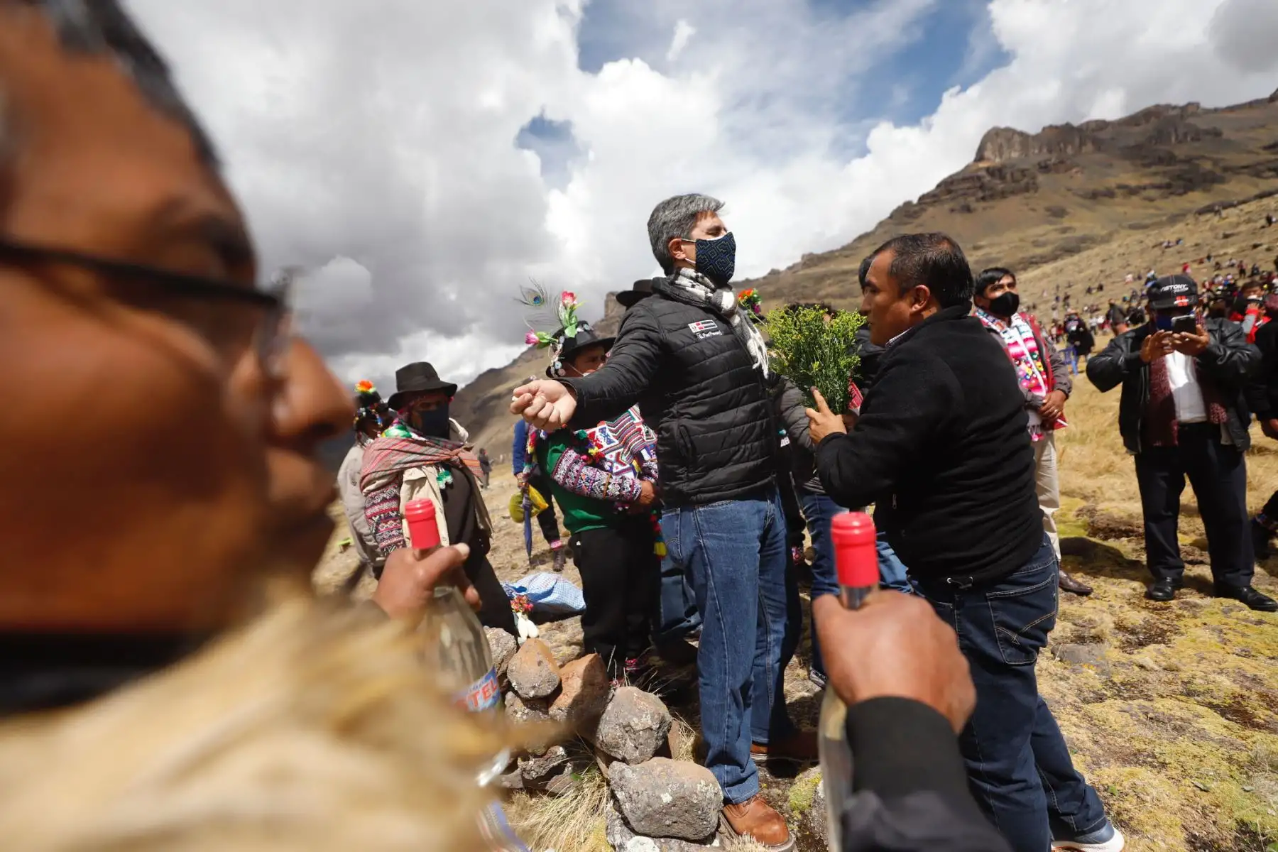 El Ministro de Cultura, Alejandro Neyra participó en ceremonia en la región Huáncavelica, donde  declaró Patrimonio Cultural de la Nación, en la categoría de Paisaje Cultural Asociativo, al Apu Tambraico, uno de los apus tutelares más relevantes de la región y del país.Foto: Mincul