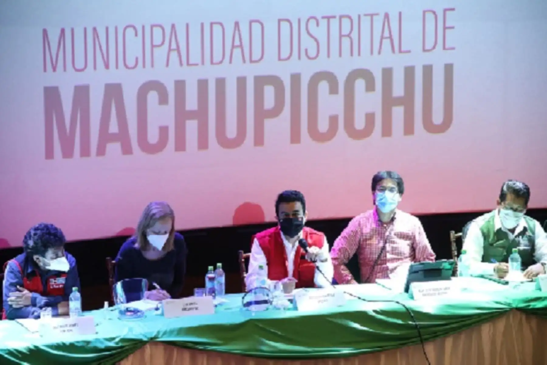 Mesa técnica para abordar problemática del transporte férreo se llevó a cabo en el teatro del distrito cusqueño de Machu Picchu.
