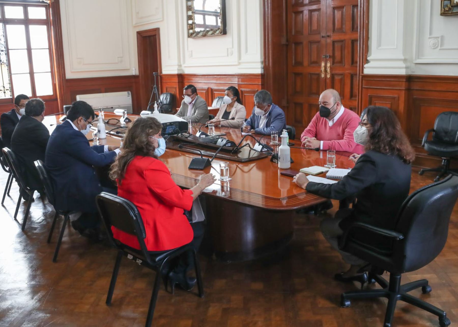 Peruvian Prime Minister Violeta Bermudez holds a meeting with Fuerza Popular (Popular Force) party legislators. Photo: ANDINA.
