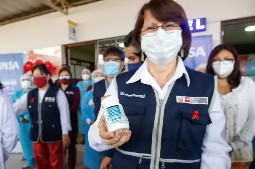 La titular de Salud informó que el Centro de Salud Moyopampa, en Lurigancho, se suma a los 193 que ya brindan TAR gratuito. Foto: ANDINA/Minsa