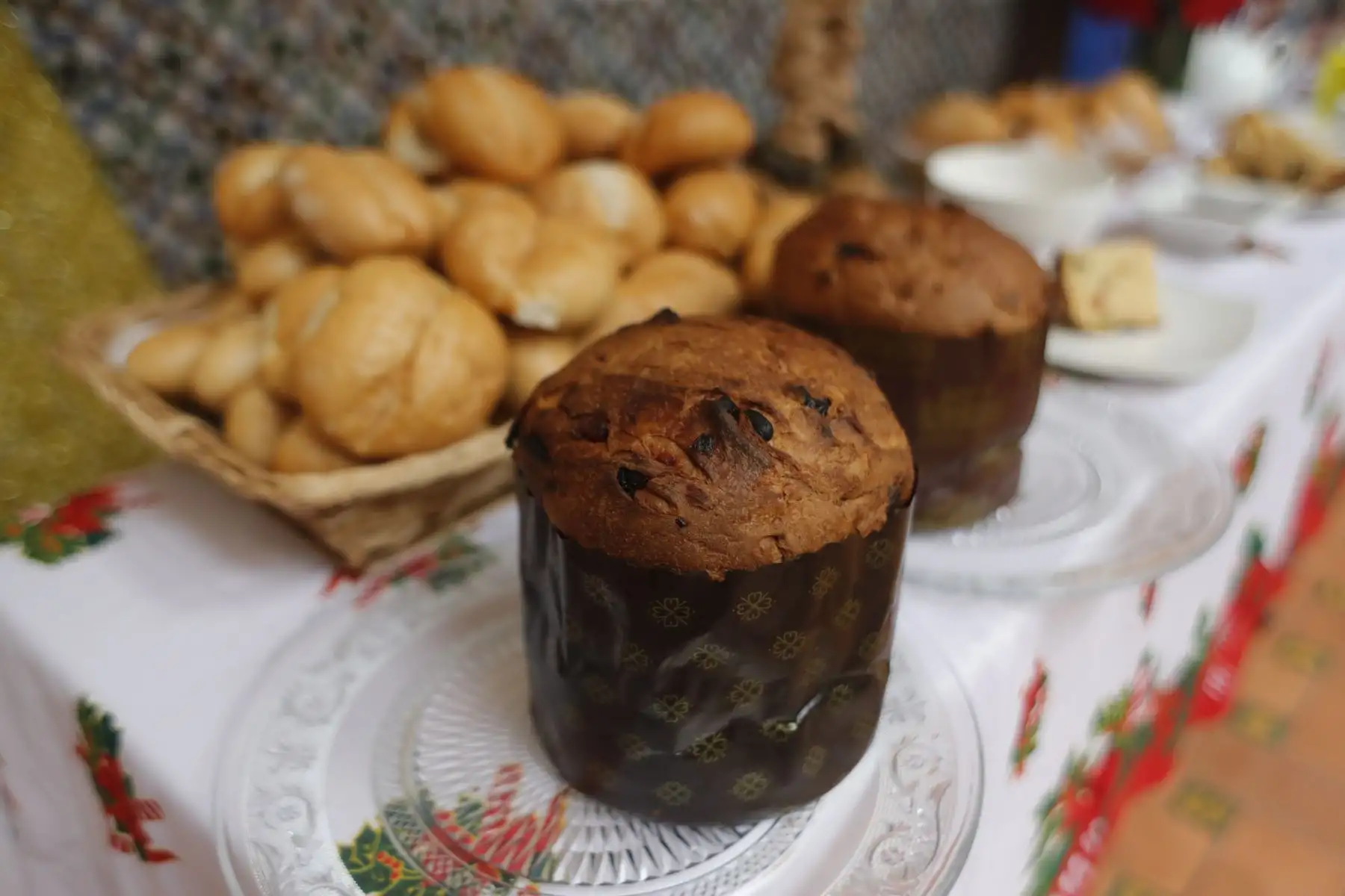 El especialista en nutrición pública del INS, Henry Trujillo Aspilcueta, invocó a la población a consumir panetón con moderación debido a que una tajada de 100 gramos representa para una persona 347 calorías adicionales lo que equivale a 18.5 cucharaditas de azúcar. Foto: ANDINA/Renato Pajuelo