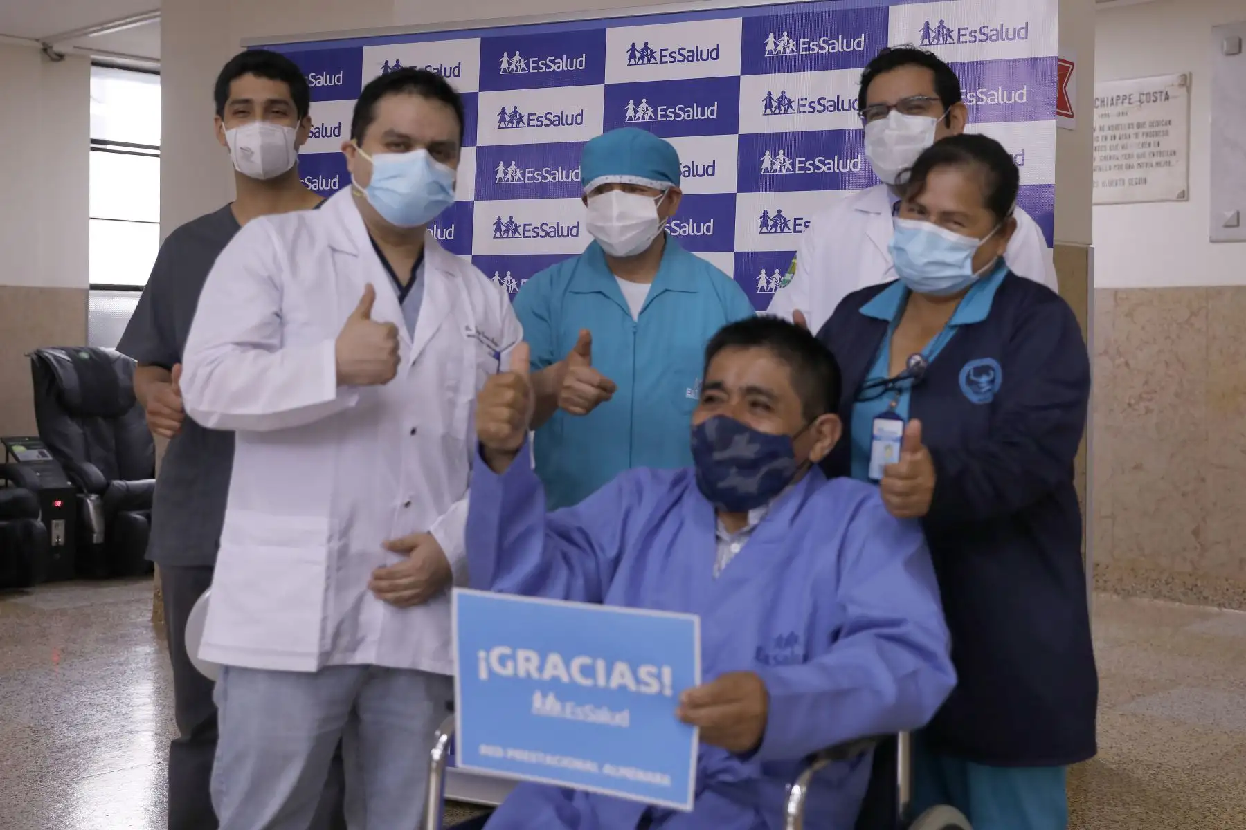 Lo que comenzó como un desgarro terminó convirtiéndose en una tumoración gigante ubicada en el esternón que fue diagnosticado y tratado de manera correcta por los especialistas del Seguro Social. Foto: ANDINA/Essalud