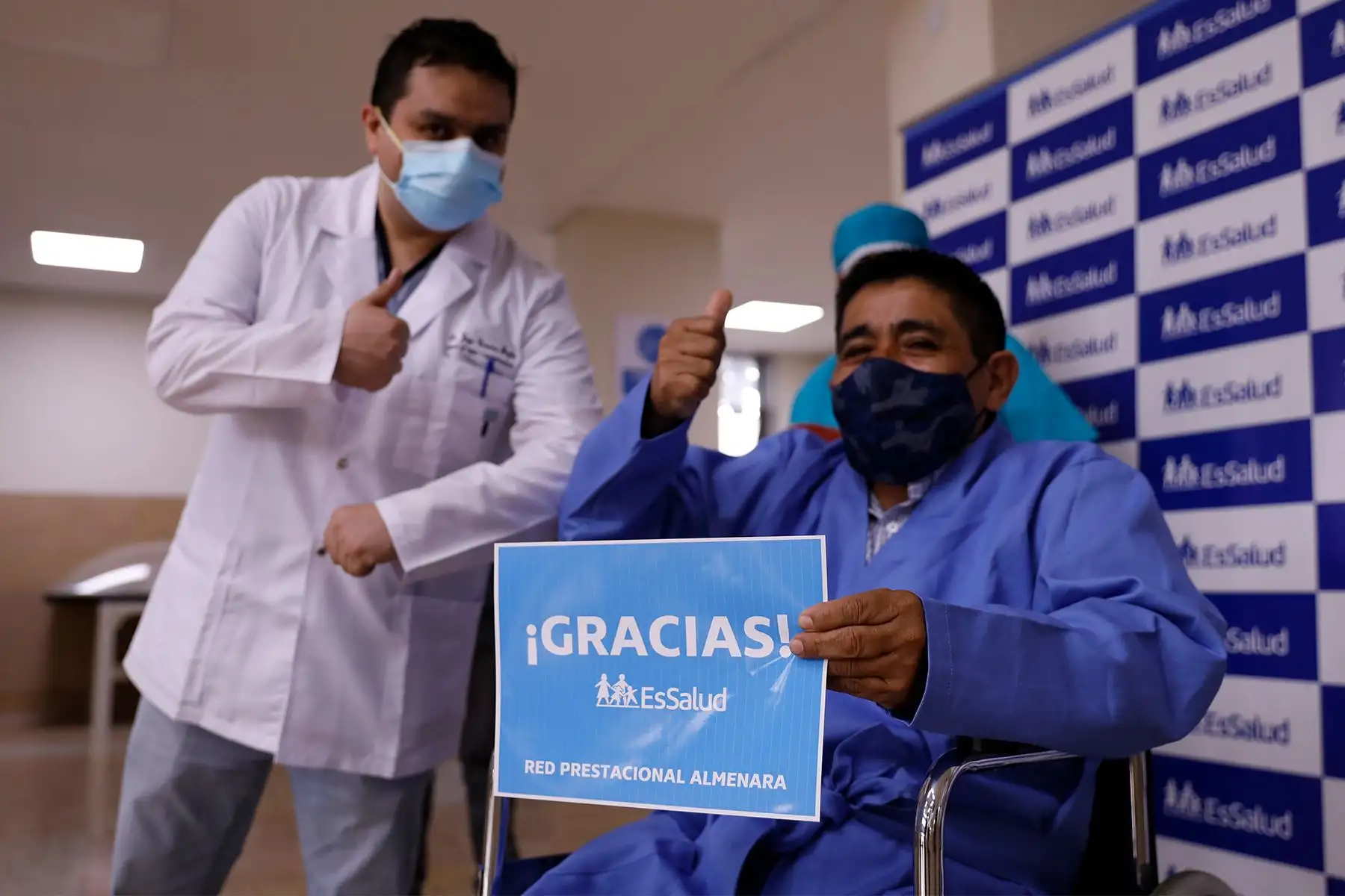 Lo que comenzó como un desgarro terminó convirtiéndose en una tumoración gigante ubicada en el esternón que fue diagnosticado y tratado de manera correcta por los especialistas del Seguro Social. Foto: ANDINA/Essalud