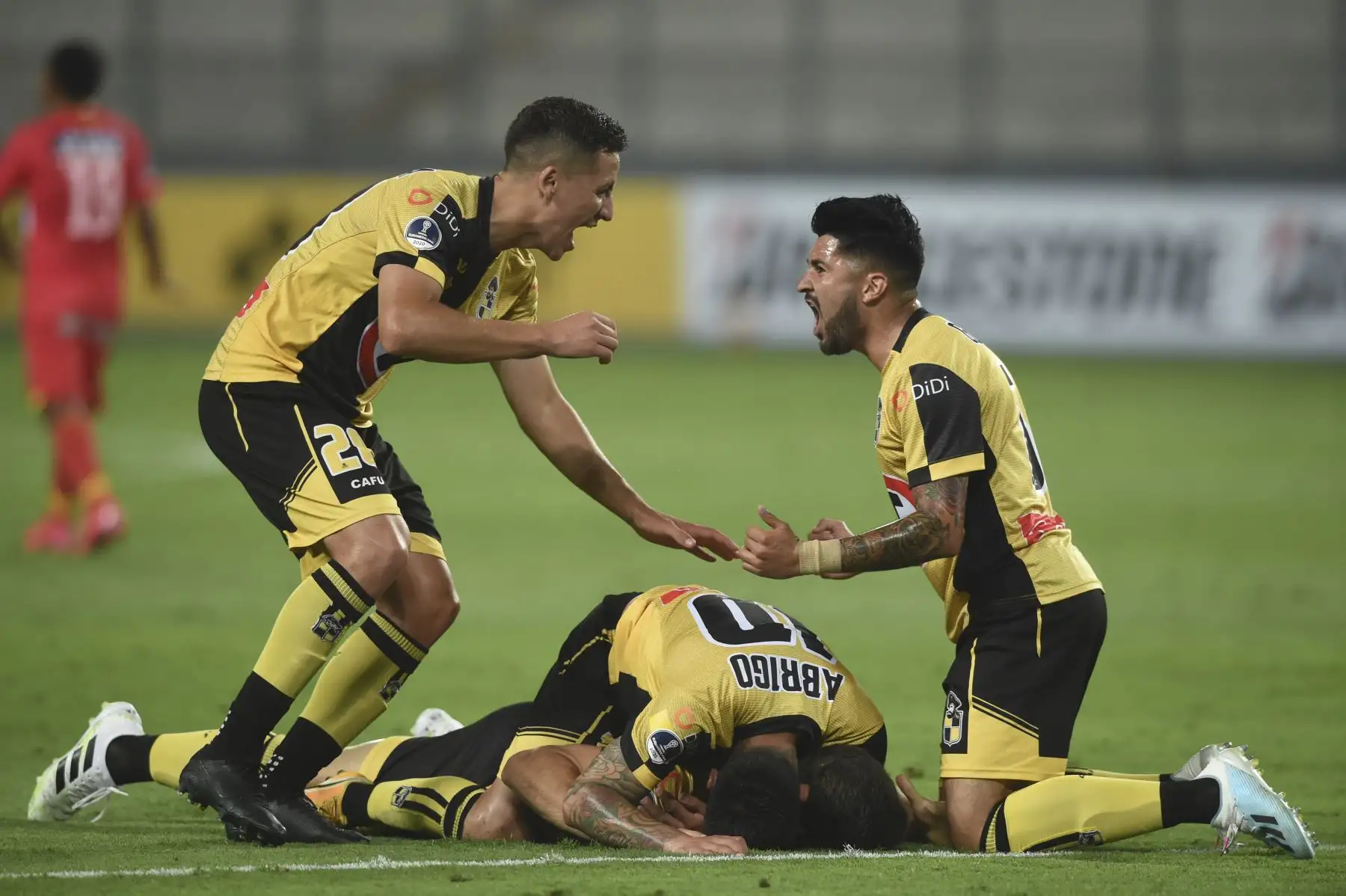 Los jugadores de Coquimbo de Chile celebran después de anotar contra el Sport Huancayo de Perú durante su ronda a puerta cerrada de la Copa Sudamericana antes del partido de fútbol de cuartos de final en el Estadio Nacional de Lima.
Foto:AFP