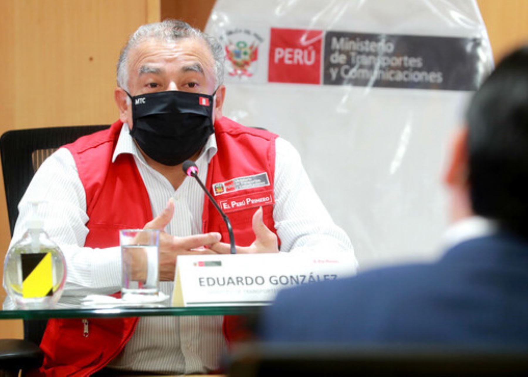 Ministro de Transportes, Eduardo González, recibió a fiscal que investiga arbitrajes a favor de Odebrecht.
