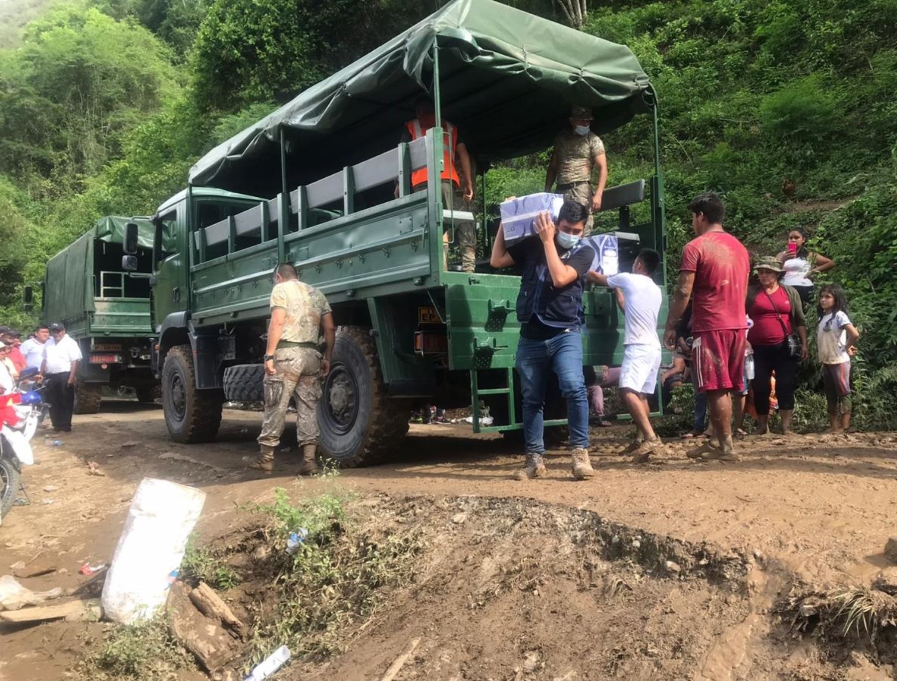 El Instituto Nacional de Defensa Civil coordinó la entrega de ayuda a las familias damnificadas por la caída de un huaico y lluvias intensas en Cajamarca y San Martín. ANDINA/Difusión