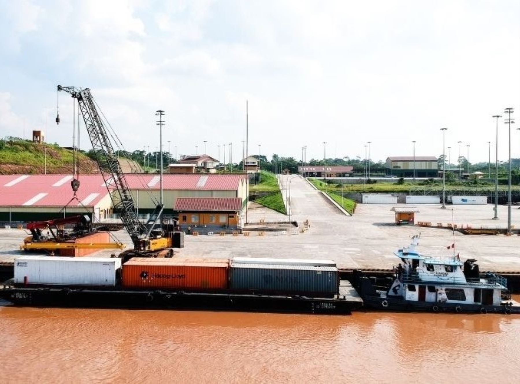 Ositrán resaltó el creciente movimiento de contenedores en el terminal portuario de Yurimaguas, en Loreto.