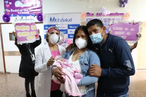 Las tres hermanitas nacieron al sexto mes de gestación, dos dejaron de existir. Sin embargo, Lucerito peleó día a día por su vida y logró vencer a toda adversidad. Foto: ANDINA/EsSalud