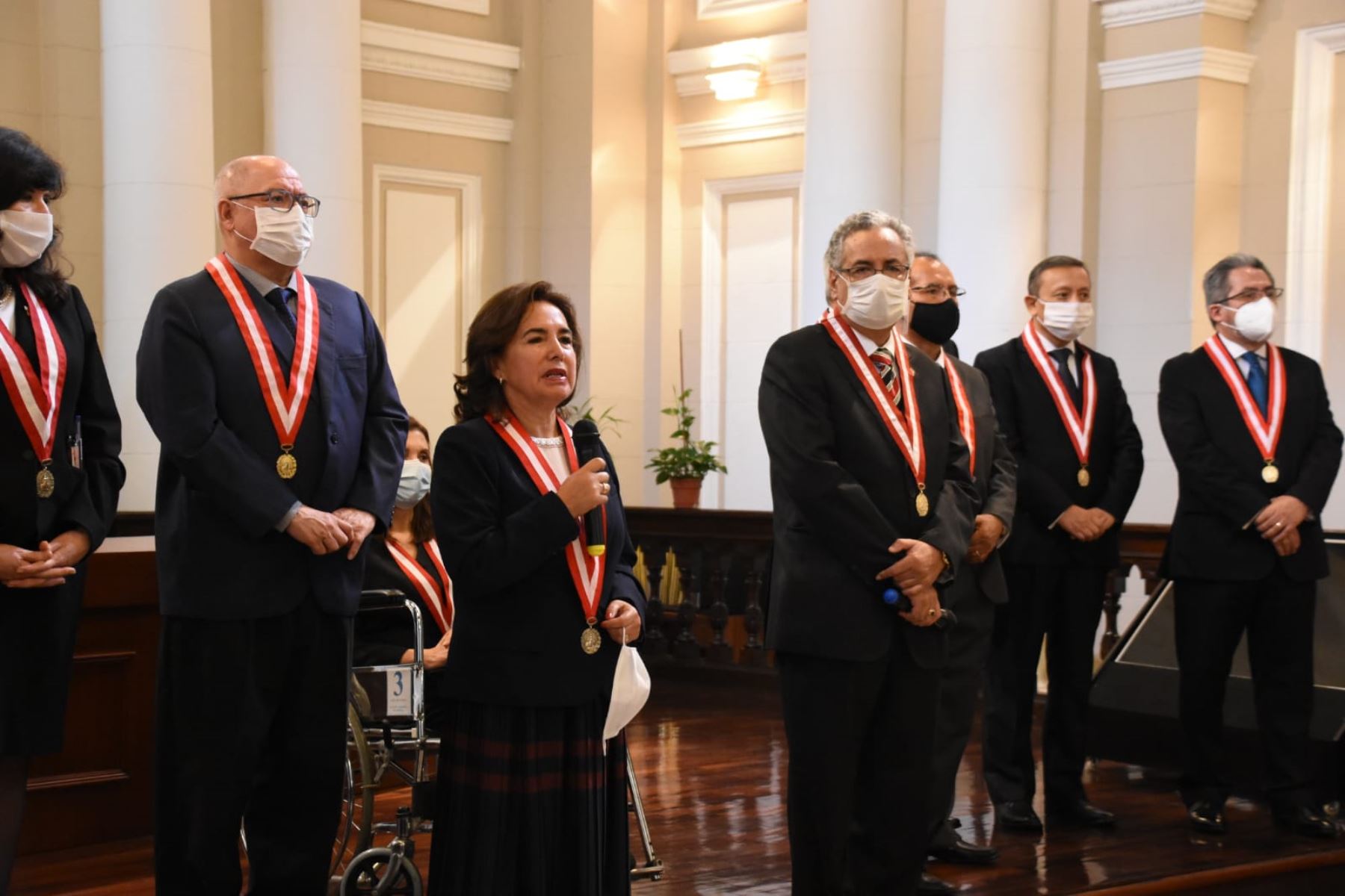 Jueces y juezas supremos eligen a Elvia Barrios Alvarado como presidenta del Poder Judicial, convirtiéndose en la primera mujer en asumir este importante cargo. Foto: Poder Judicial