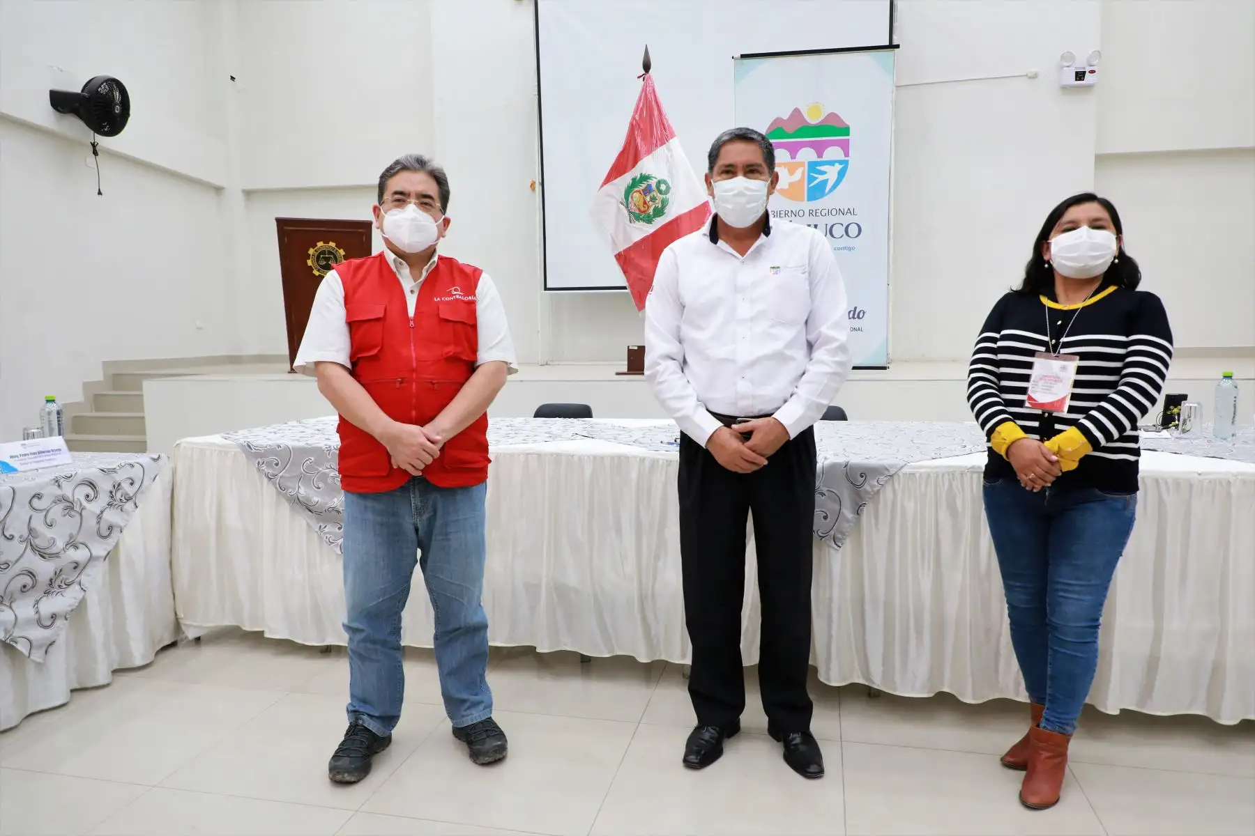 Reunión de trabajo con participación del contralor Nelson Shack y el gobernador regional de Huánuco, Juan Alvarado.