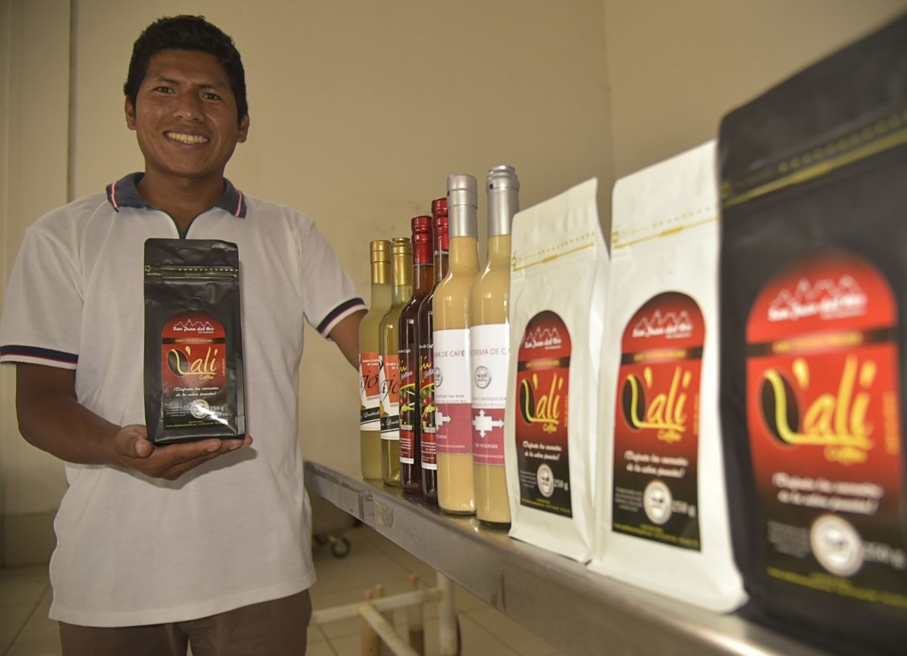 Puno luce lo mejor de su café y cacao en feria que promueve consumo interno. La actividad busca también dar un impulso económico a la agricultura local.
