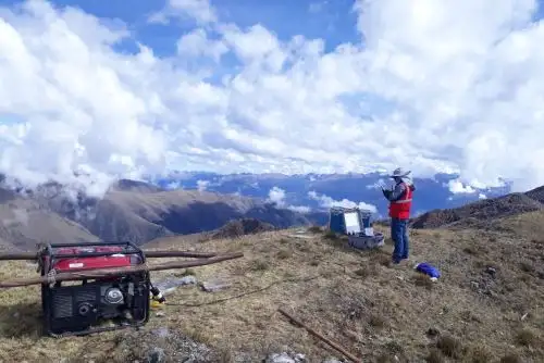 La prospección es la etapa en la que se buscan minerales aprovechables en una zona determinada, señaló el Ingemmet. Foto: ANDINA/Difusión