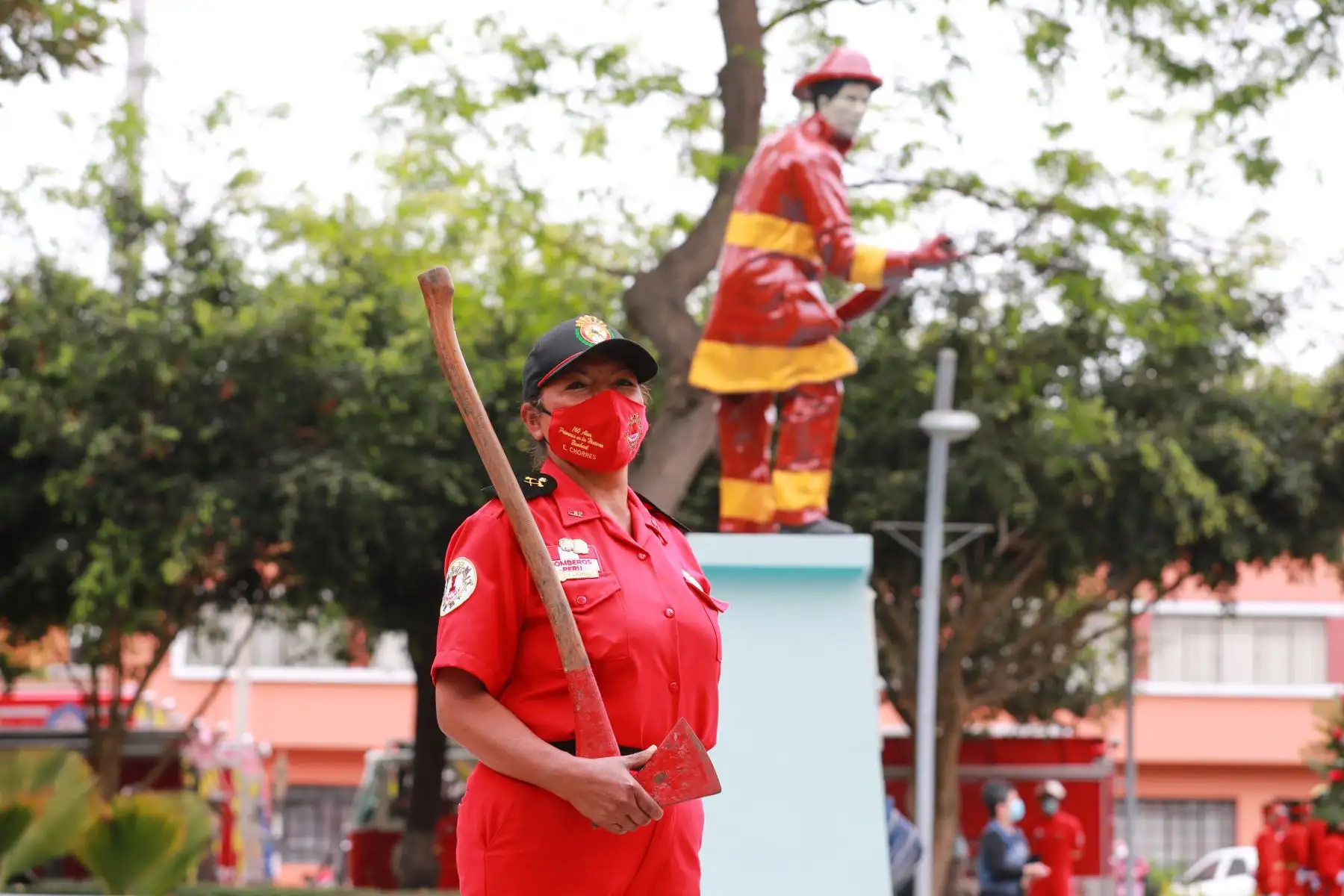 Esperanza Chorres (63) pertenece a la segunda promoción de mujeres de la  Unión Chalaca #1, la primera compañía de bomberos del Perú y de América Latina. Ella lleva más de 33 años sirviendo al Perú como bombera voluntaria. Foto: ANDINA/Carla Patiño