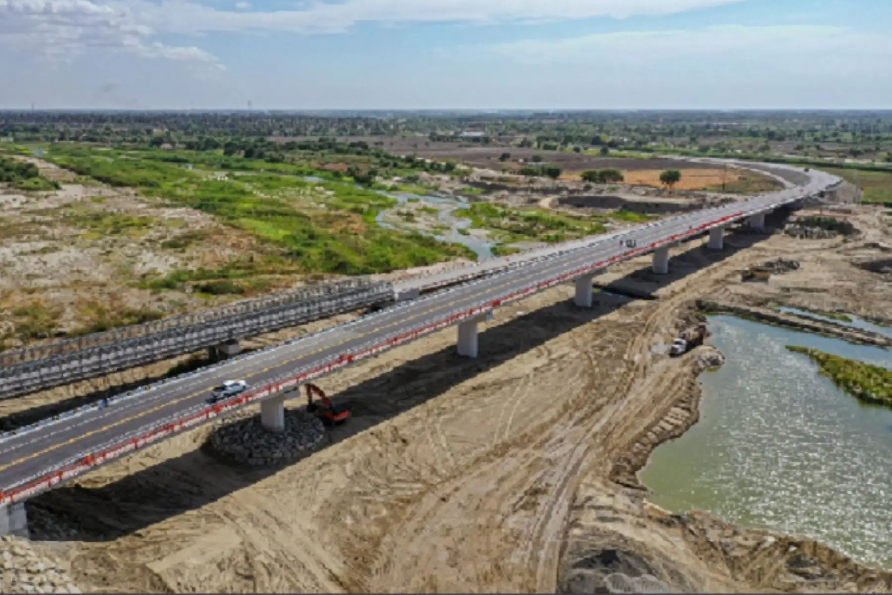 El MTC continúa con los proyectos de construcción, rehabilitación y mantenimiento de 3.637 kilómetros de carreteras y la implementación de 31 puentes, para lo cual se ha presupuestado una inversión de S/ 3 840.7 millones.