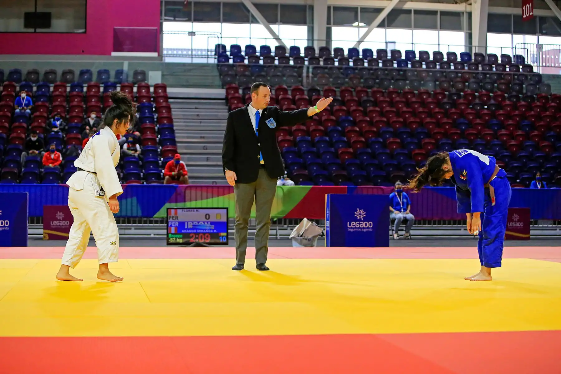 Un total de seis medallas obtuvo la selección nacional en el Open Panamericano de Judo 2020, que se llevó a cabo en el Polideportivo 3, administrado por el Proyecto Especial Legado Lima 2019.Dos preseas de oro y cuatro de bronce obtuvo el conjunto nacional en el primer día del certamen que se desarrolló en el recinto que fue remodelado para los Juegos Panamericanos y Parapanamericanos Lima 2019.   Foto : ANDINA