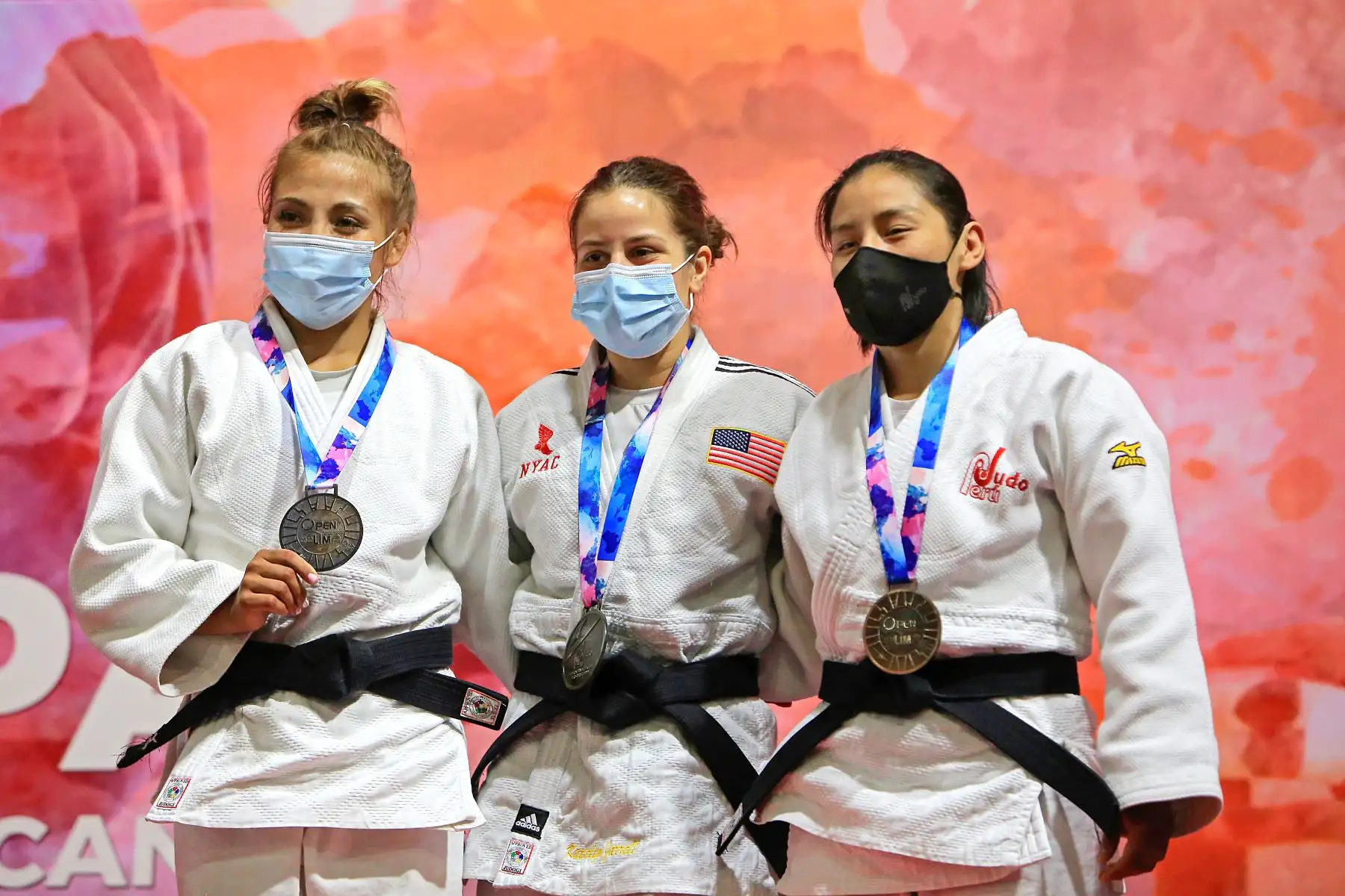 Un total de seis medallas obtuvo la selección nacional en el Open Panamericano de Judo 2020, que se llevó a cabo en el Polideportivo 3, administrado por el Proyecto Especial Legado Lima 2019.Dos preseas de oro y cuatro de bronce obtuvo el conjunto nacional en el primer día del certamen que se desarrolló en el recinto que fue remodelado para los Juegos Panamericanos y Parapanamericanos Lima 2019.   Foto : ANDINA