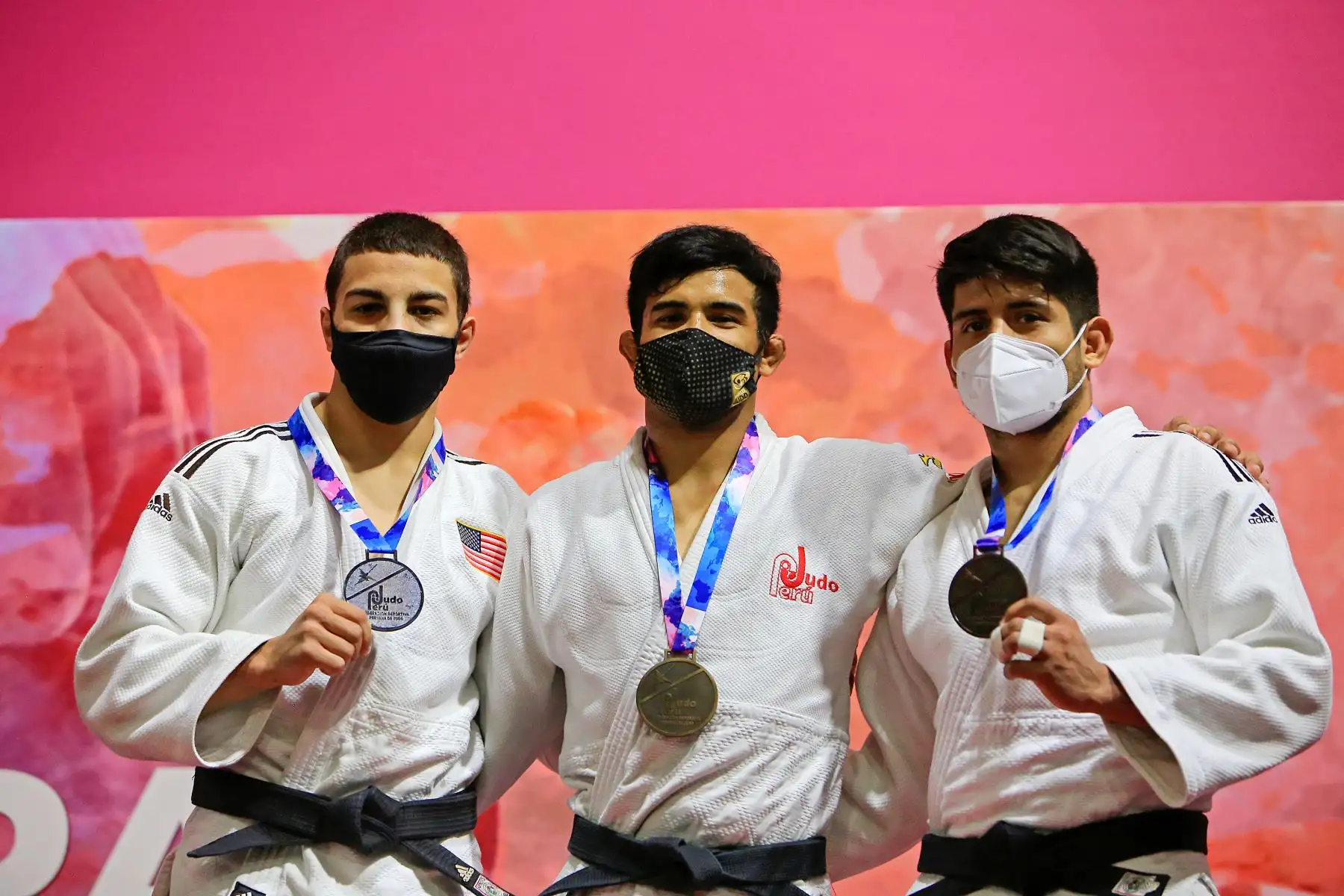 Un total de seis medallas obtuvo la selección nacional en el Open Panamericano de Judo 2020, que se llevó a cabo en el Polideportivo 3, administrado por el Proyecto Especial Legado Lima 2019.Dos preseas de oro y cuatro de bronce obtuvo el conjunto nacional en el primer día del certamen que se desarrolló en el recinto que fue remodelado para los Juegos Panamericanos y Parapanamericanos Lima 2019.   Foto : ANDINA
