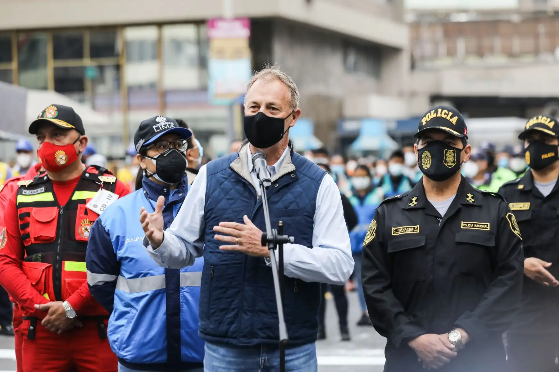 Un contingente de 950 trabajadores ediles y más de 500 policías reforzarán medidas de bioseguridad, controlarán rutas para estibadores y estarán a cargo de la erradicación del comercio informal. Foto: ANDINA/MML