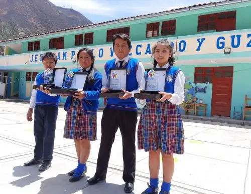Escolares ayacuchanos ganan concurso nacional de ciencia y tecnología organizado por la empresa Samsung. ANDINA/Difusión