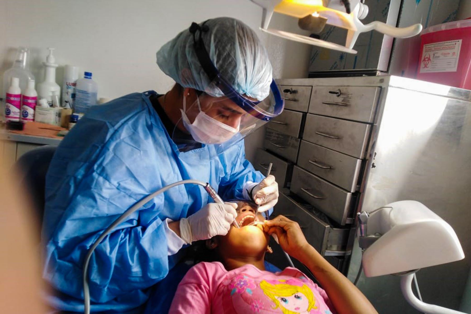 Desde enero a la fecha, la Red Asistencial Tarapoto de EsSalud, realizó un total de 15,596 atenciones odontológicas para sus asegurados en los establecimientos de salud que tiene en la región San Martín. ANDINA/Difusión