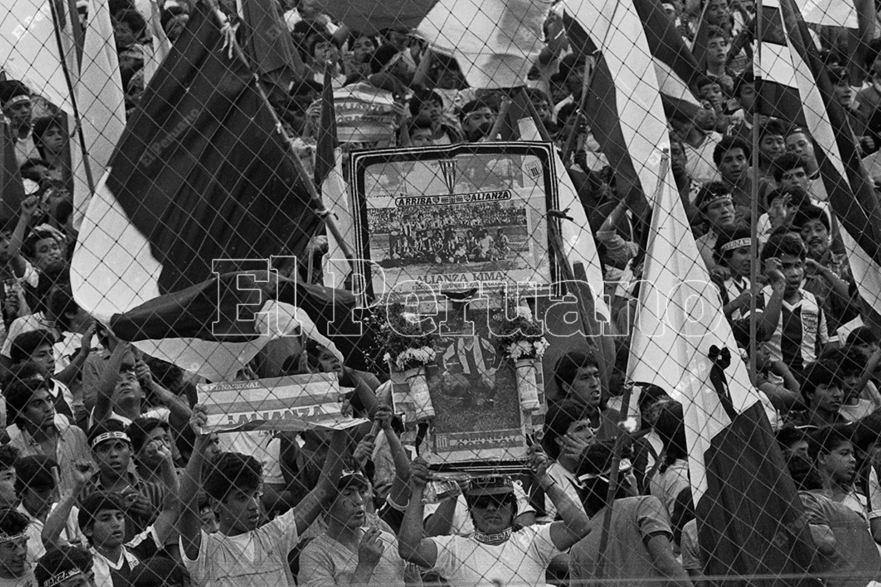 Se cumplen 33 años de la tragedia del Fokker que enlutó a Alianza Lima. 

Foto: ANDINA/Archivo Histórico El Peruano