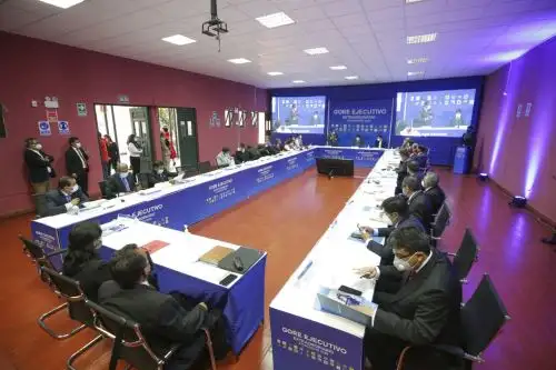 En el Gore Ejecutivo Extraordinario realizado en Ayacucho el Ministerio de Educación y los gobiernos regionales acordaron unir esfuerzos para garantizar el buen inicio del año escolar 2021. ANDINA