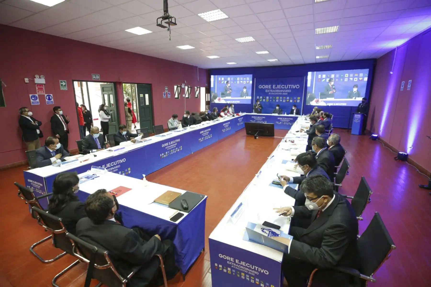 En el Gore Ejecutivo Extraordinario realizado en Ayacucho el Ministerio de Educación y los gobiernos regionales acordaron unir esfuerzos para garantizar el buen inicio del año escolar 2021. ANDINA